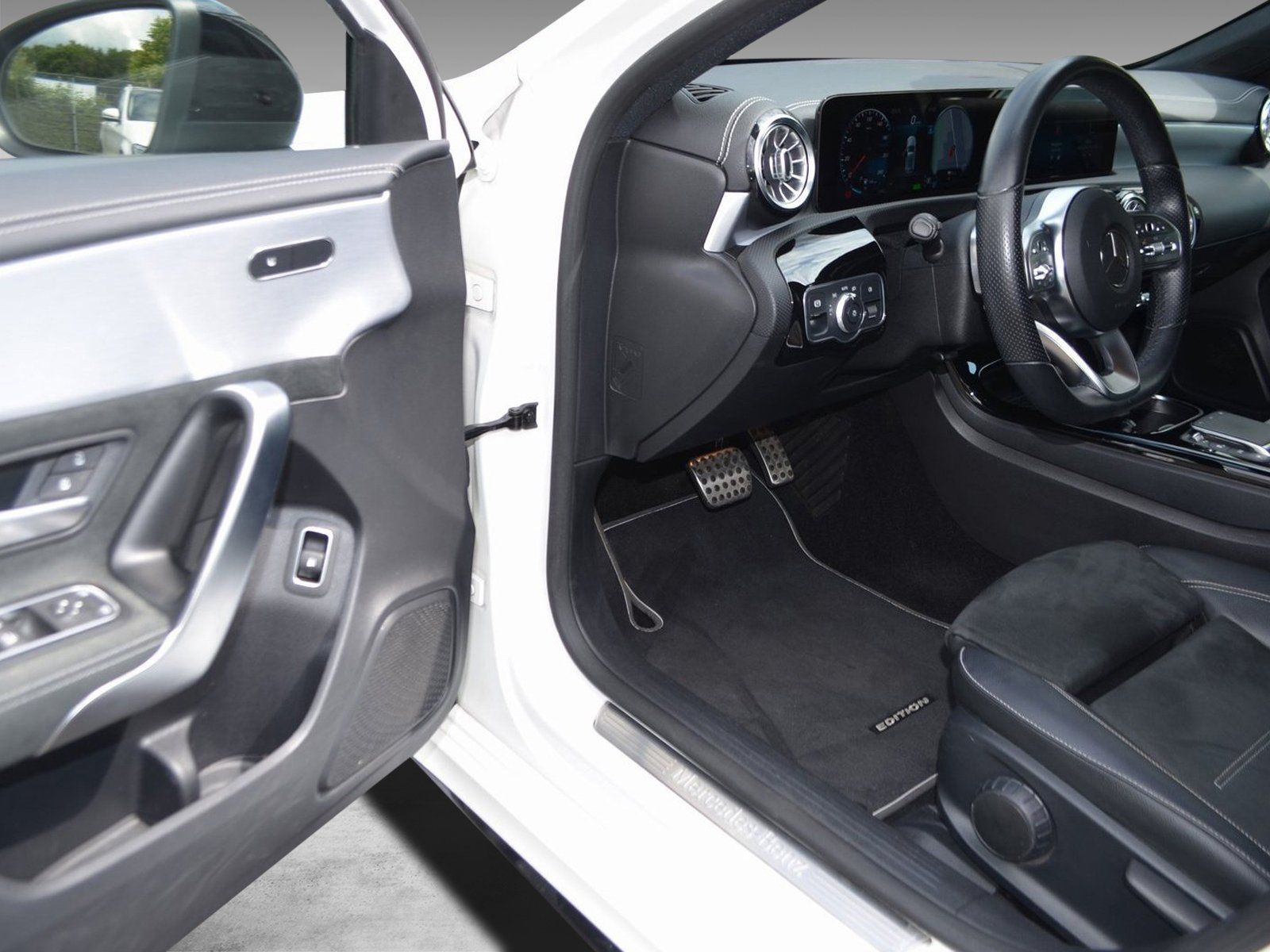 Mercedes-Benz e HYBR EDITION 2020 AMG - Samsaru's Car Outlet