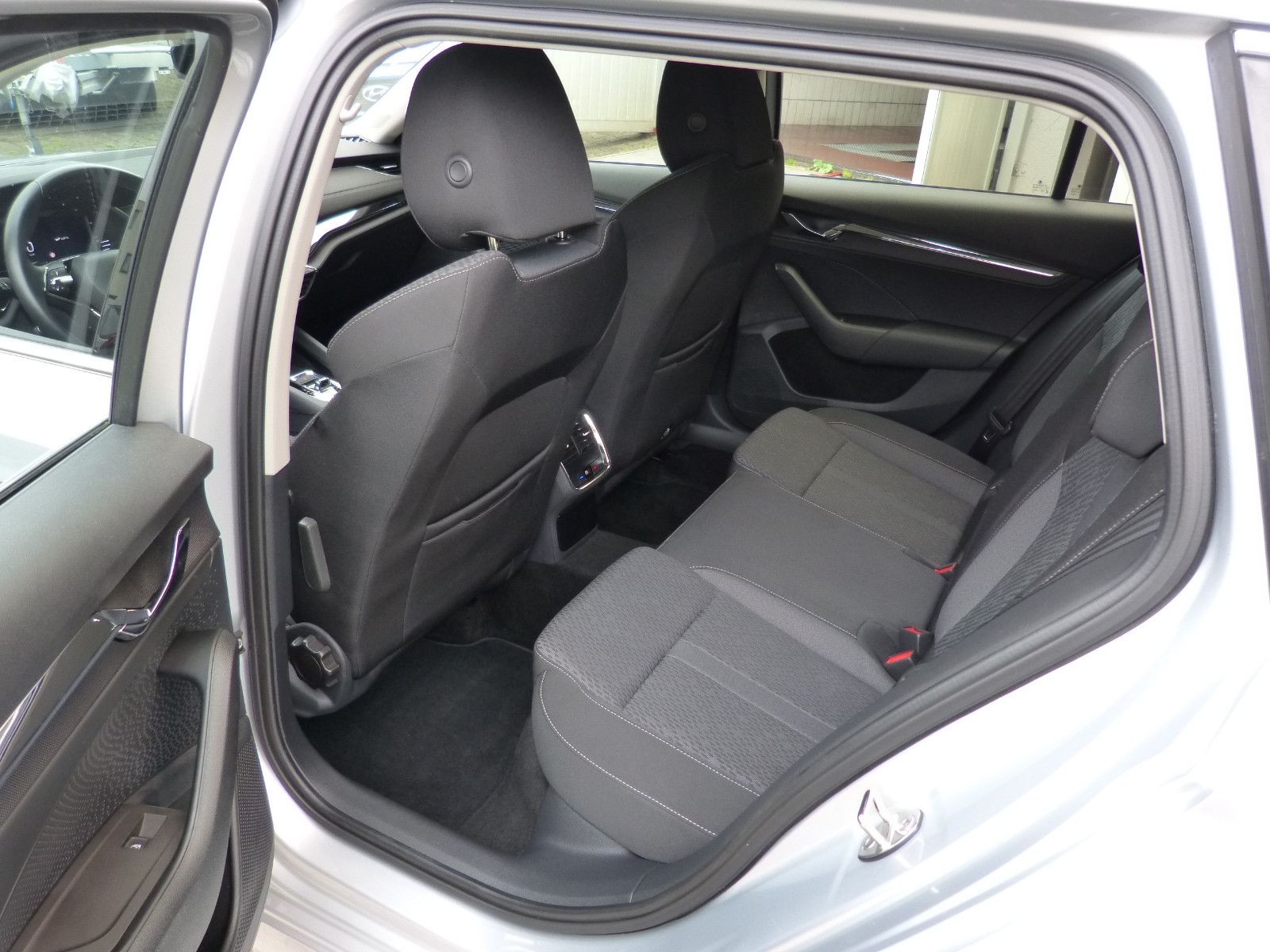 Skoda Octavia Combi Style DSG - Samsaru's Car Outlet