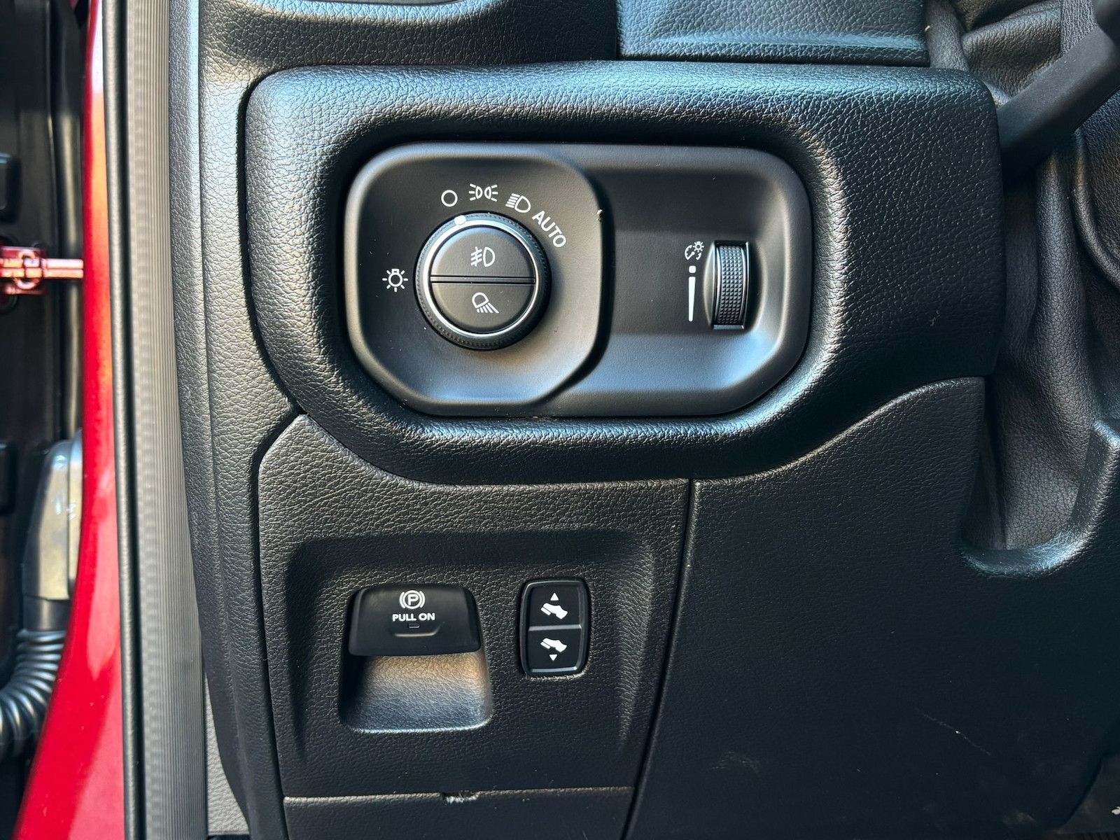Dodge RAM 1500 5,7L BigHorn Crew Cab LED AHK 4x4