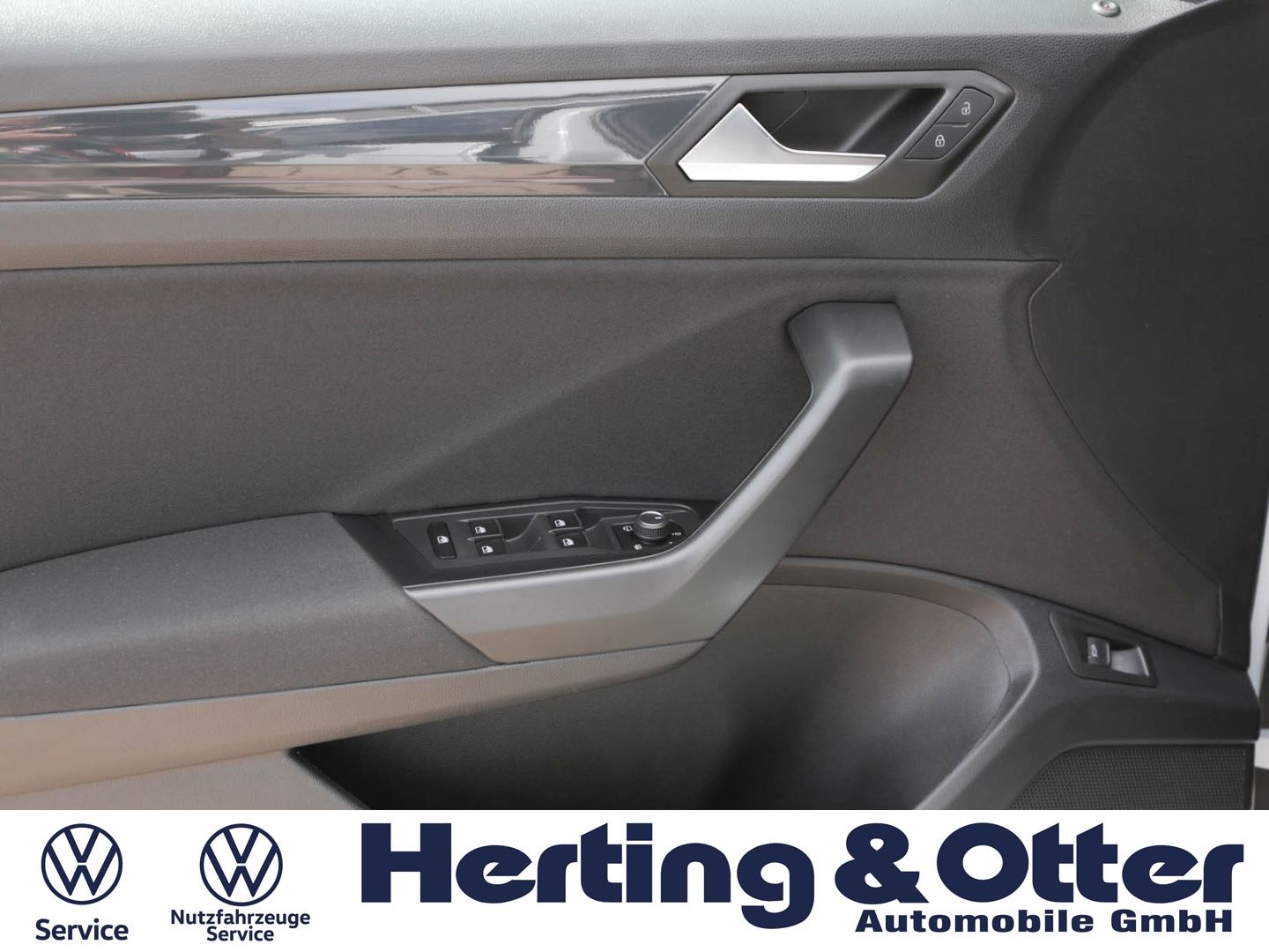 Volkswagen T-Roc R-Line - Samsaru's Car Outlet
