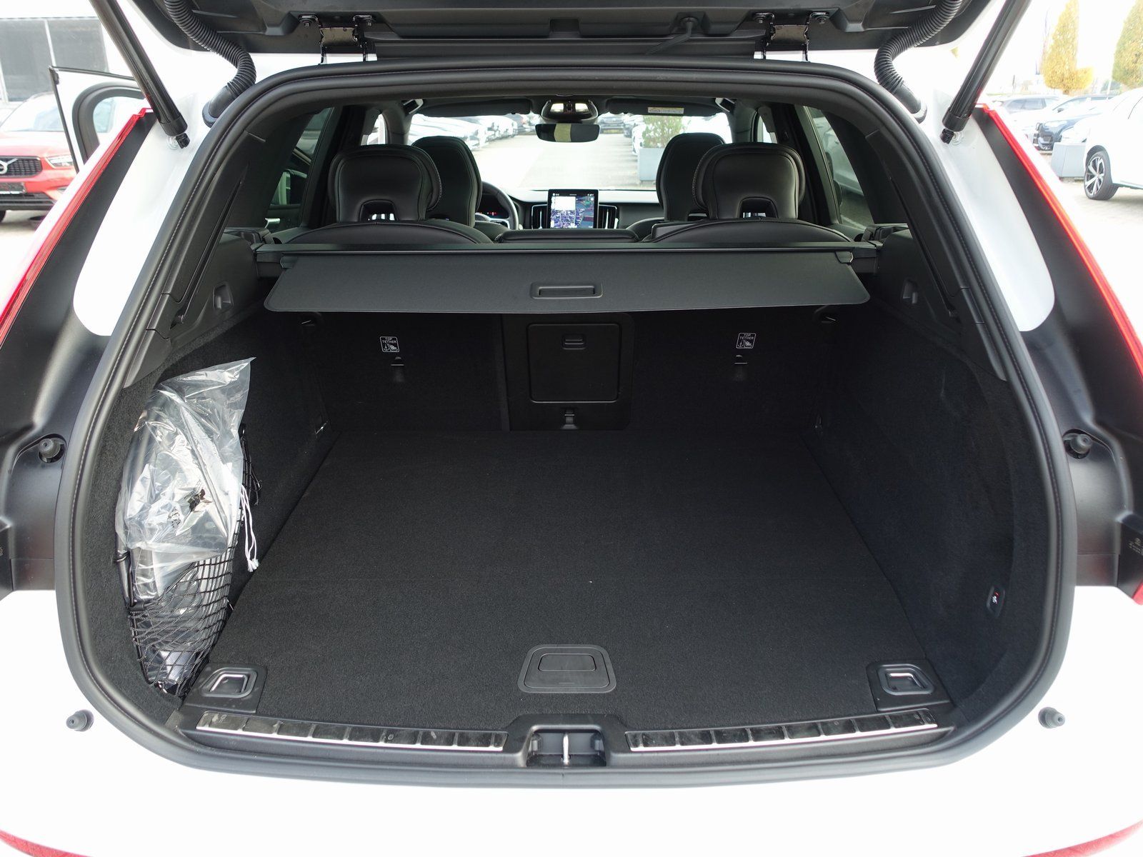 Volvo XC60 T6 Black Edition Plus Dark 360°/AHK/22"