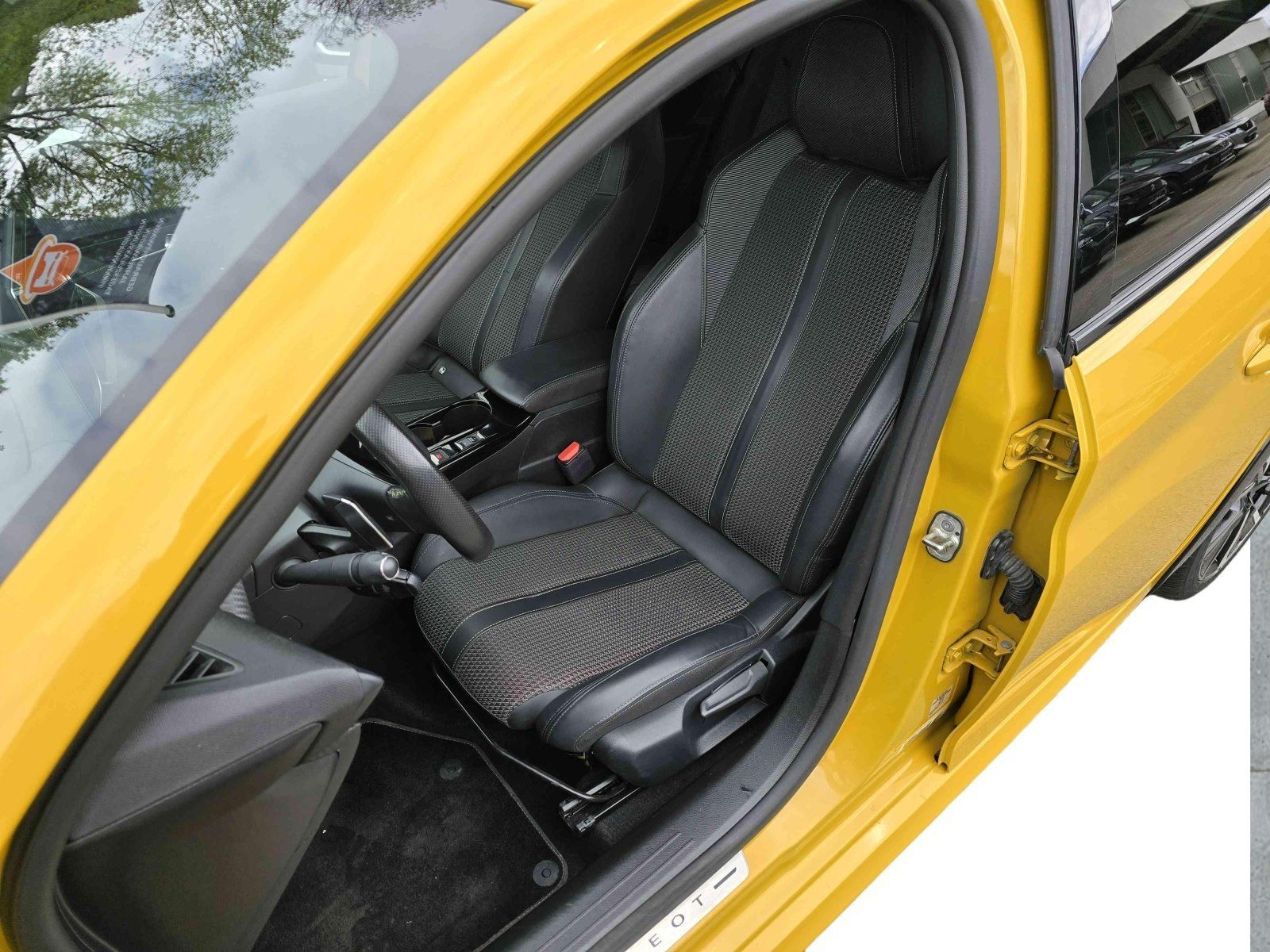 Peugeot 208 GT - Samsaru's Car Outlet