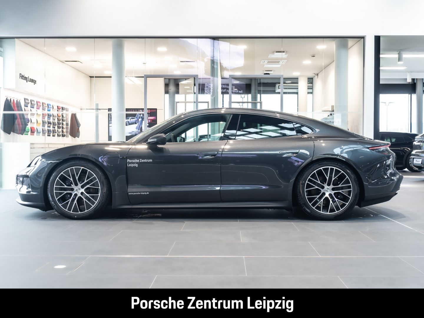 Porsche Taycan 4 Massage Sitzlüftung Bose ACC SportChron