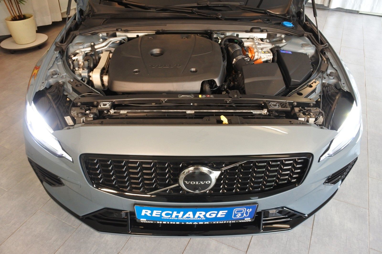 Volvo S60 T8 Ultimate Dark Recharge Plug-In Hybrid AWD