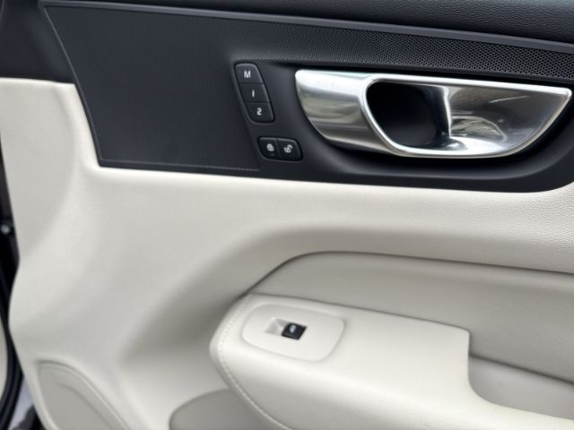 Volvo XC60 Inscription T6 AWD 19''LM Pano eStandhz AHK