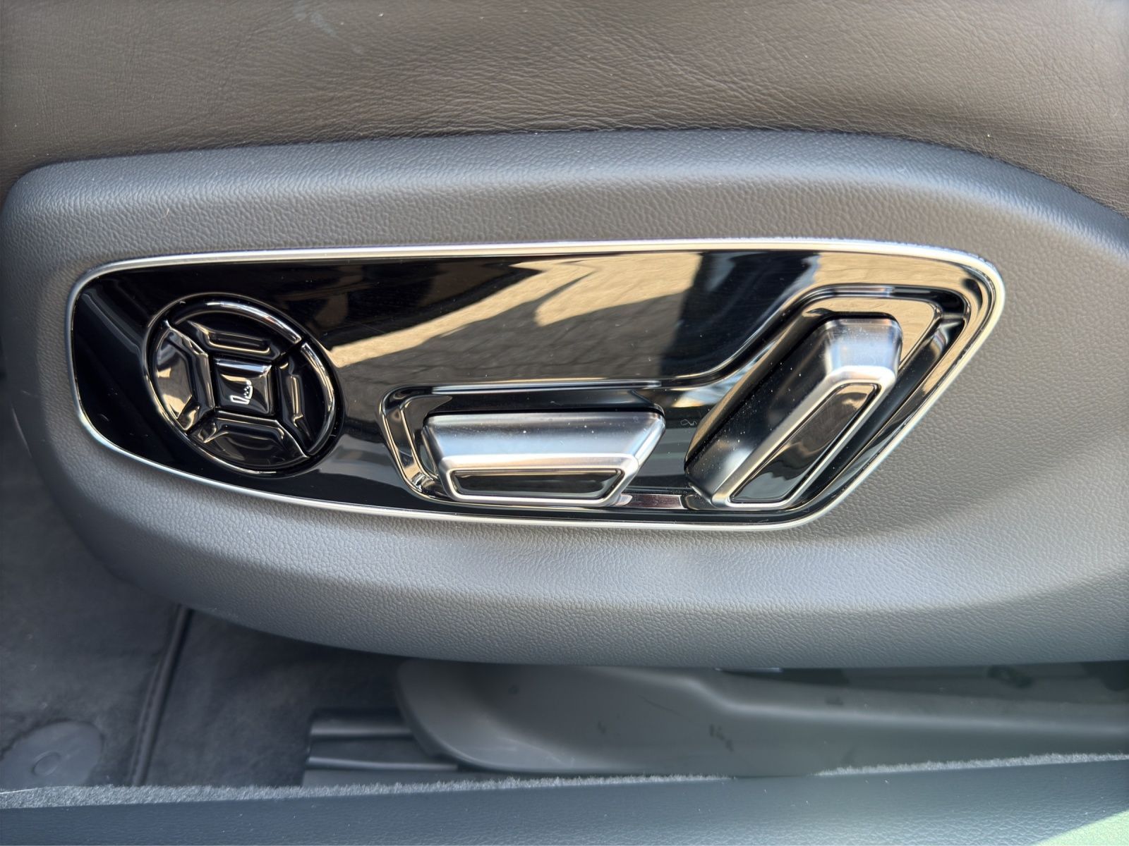 Audi A8 60 TFSIe Q - Samsaru's Car Outlet