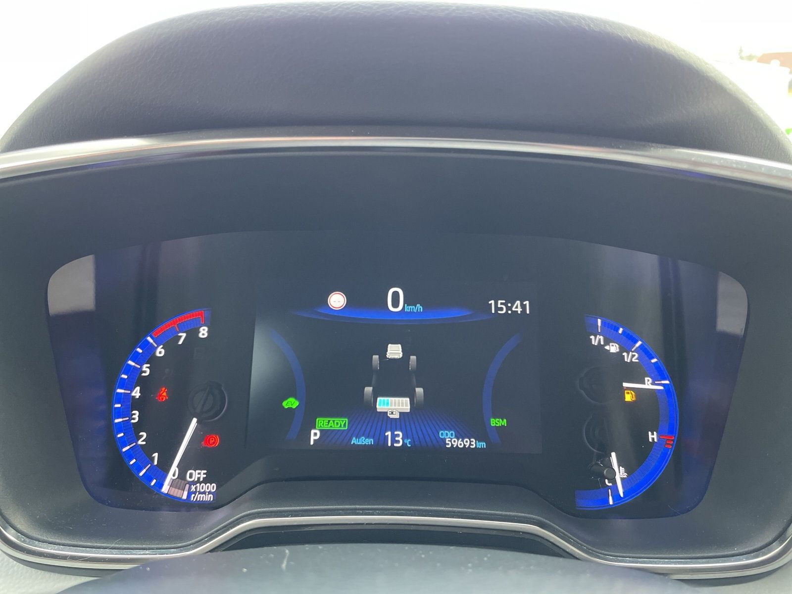 Toyota Corolla 2.0 Hybrid Club - Samsaru's Car Outlet