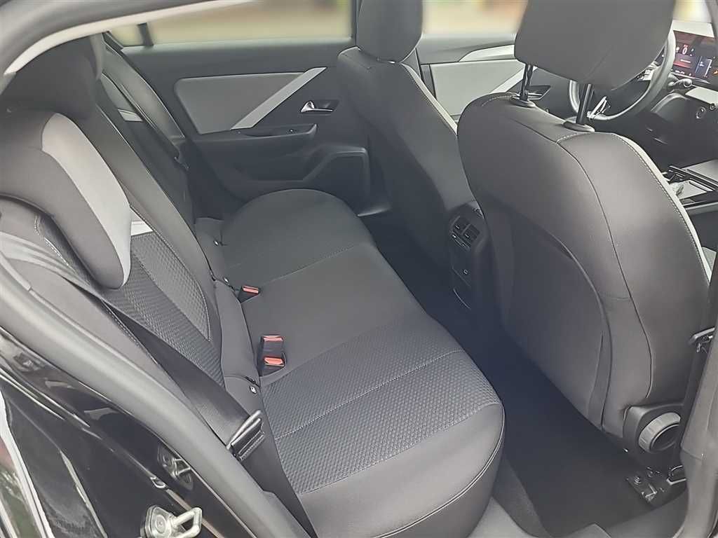 Opel Astra L 1.2 Business Edition - Samsaru's Car Outlet