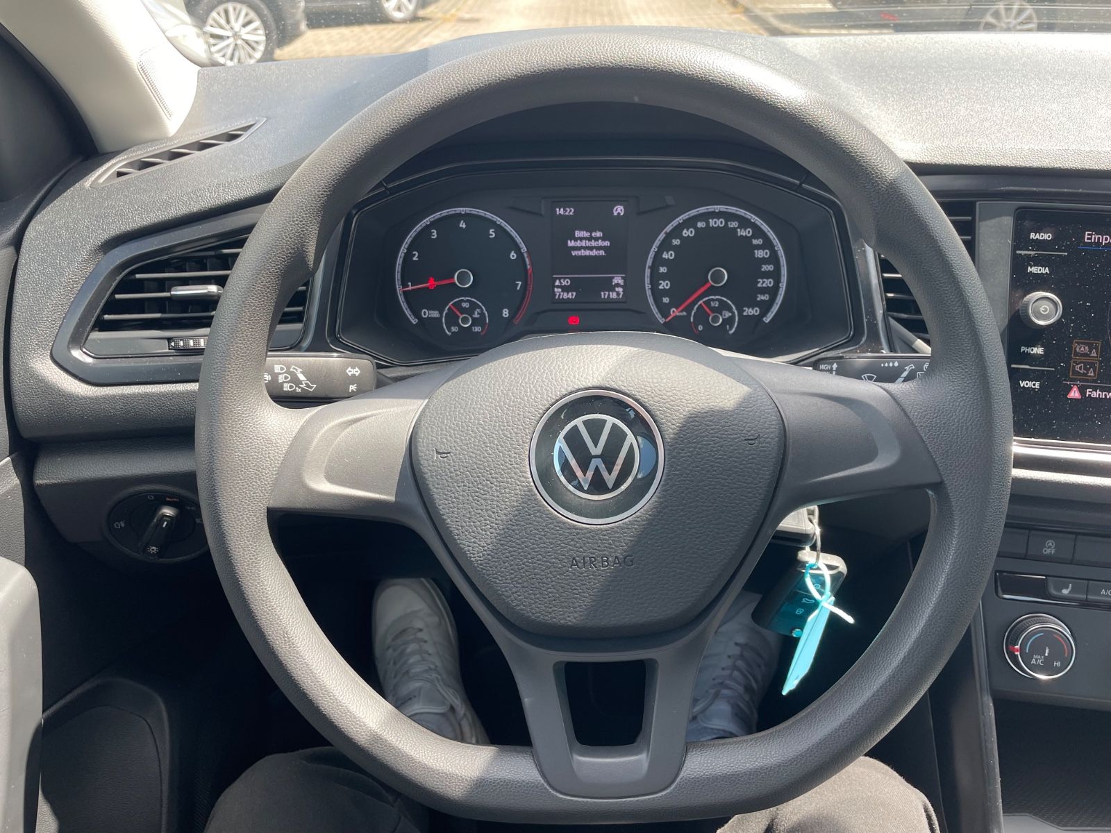 Volkswagen T-Roc - Samsaru's Car Outlet