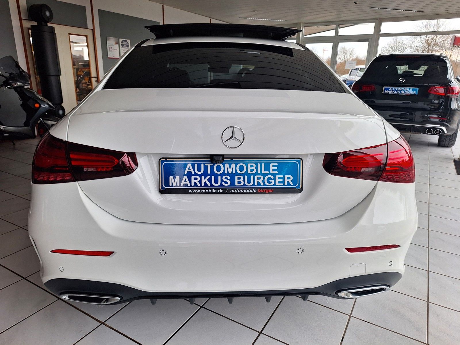 Mercedes-Benz A 180 Limousine AMG Line - Samsaru's Car Outlet