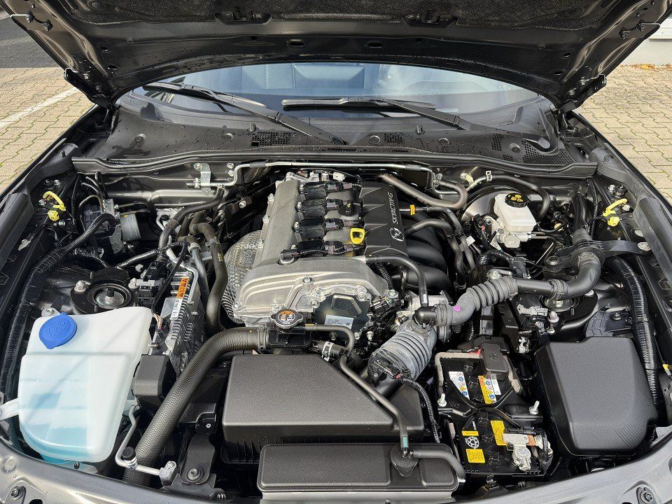 Mazda MX-5 2.0L SKYACTIV-G  184 6MT RWD Exclusive-line