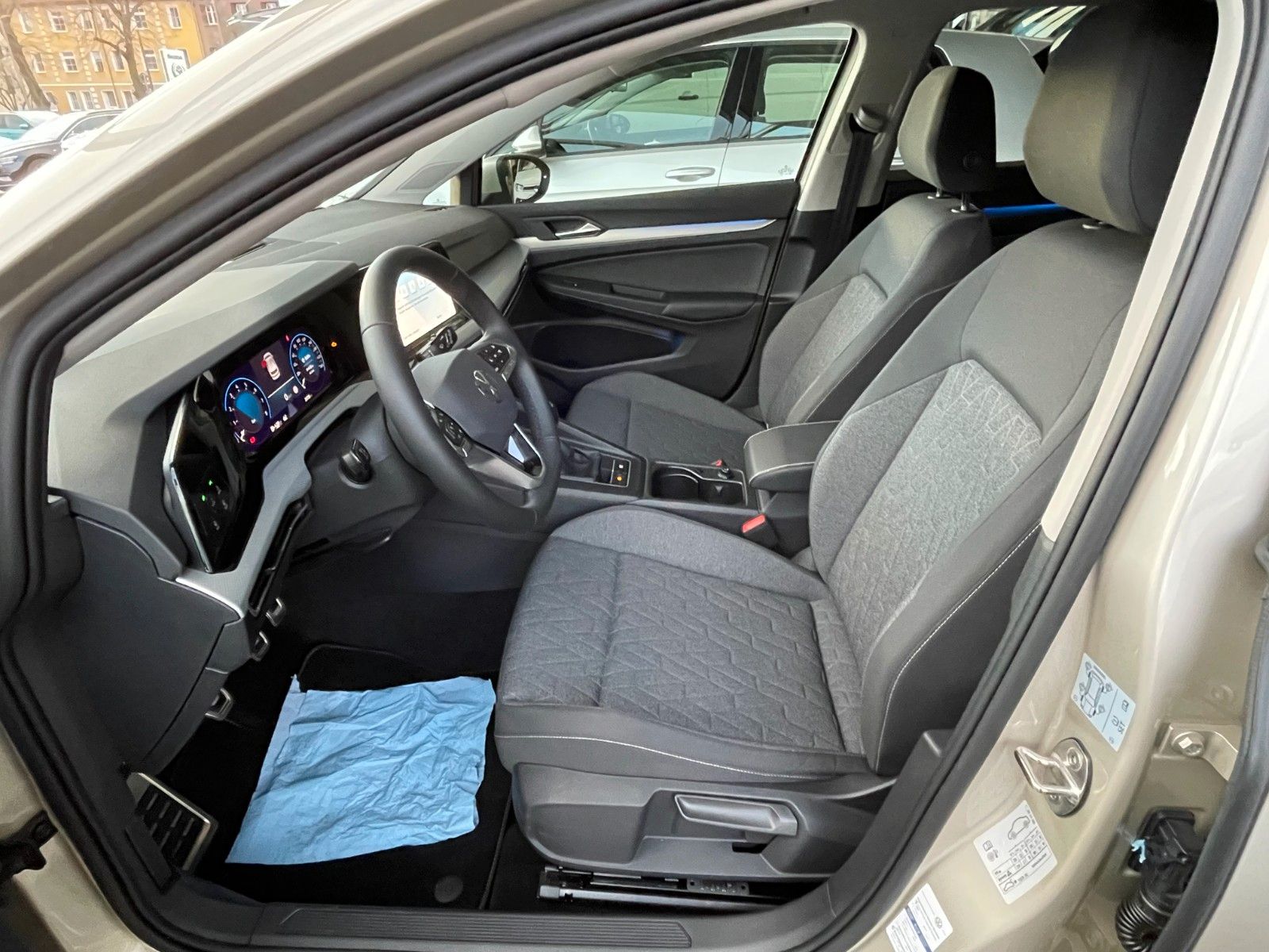 Volkswagen Golf 1.5 TSI MOVE - Samsaru's Car Outlet