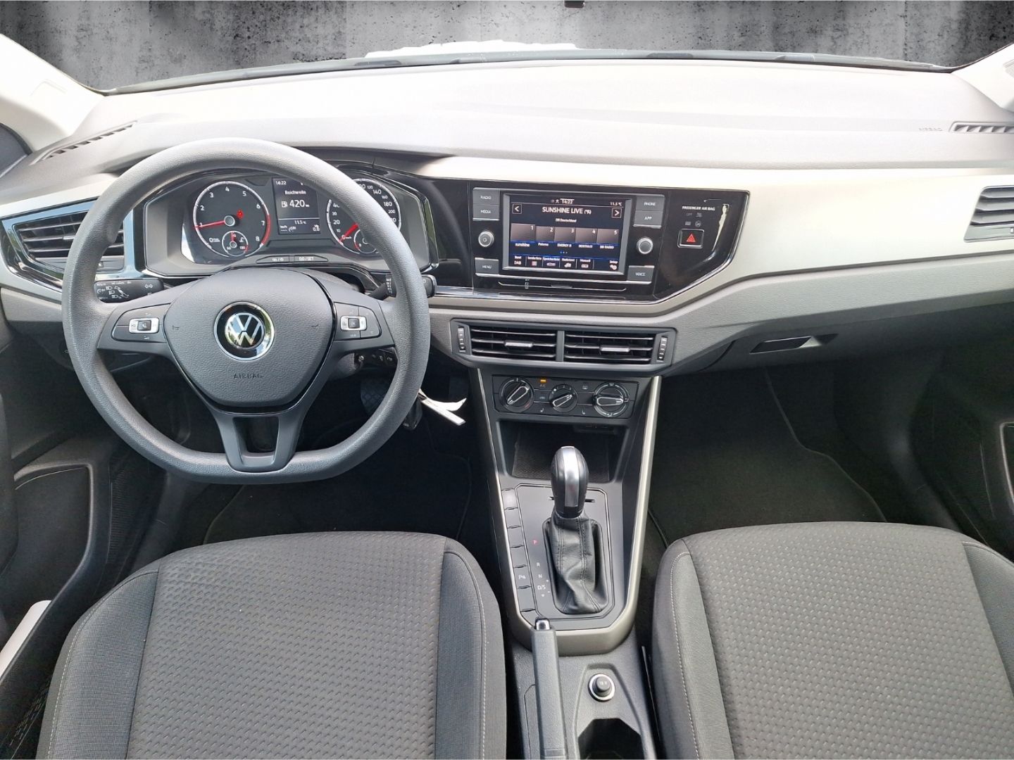 Volkswagen Polo VI 1.0 TSI Comfortline - Samsaru's Car Outlet
