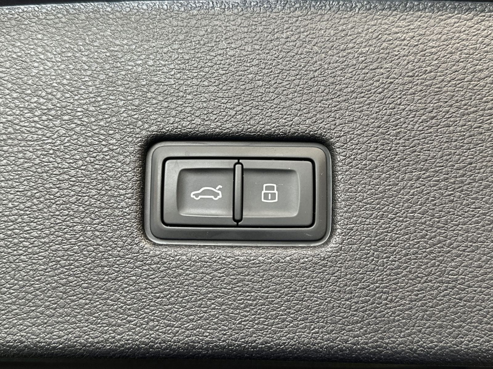 Audi Q8 50 TDI QUATT S LINE HD-MATRIX+PANO+AHK+RAUTE+