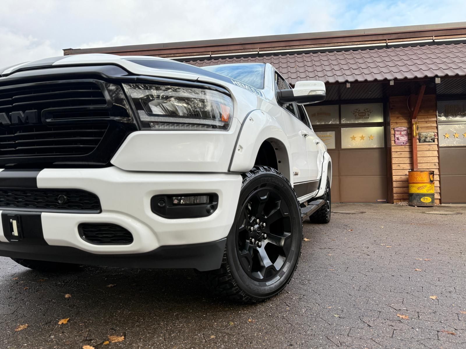 Dodge LARAMI*SPORT*12"RADIO*PANO*OFFROAD*BÜGEL*GARANTI