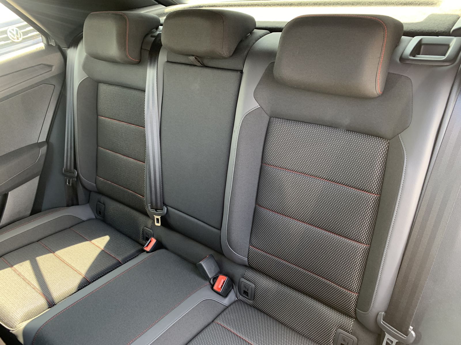 Volkswagen T-Roc 1.5 TSI Sport - Samsaru's Car Outlet