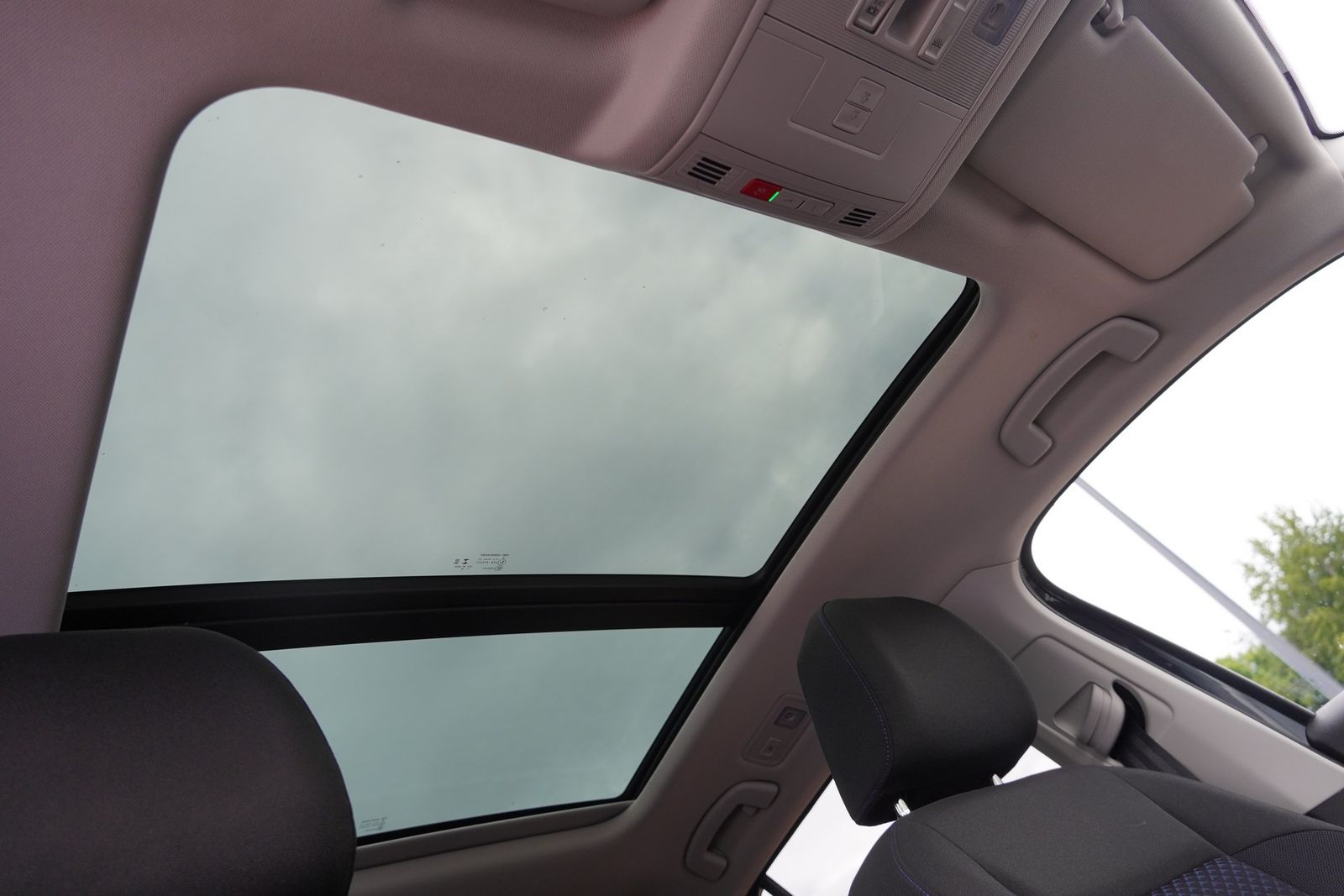 Volkswagen T-Roc 1.0 TSI United - Samsaru's Car Outlet