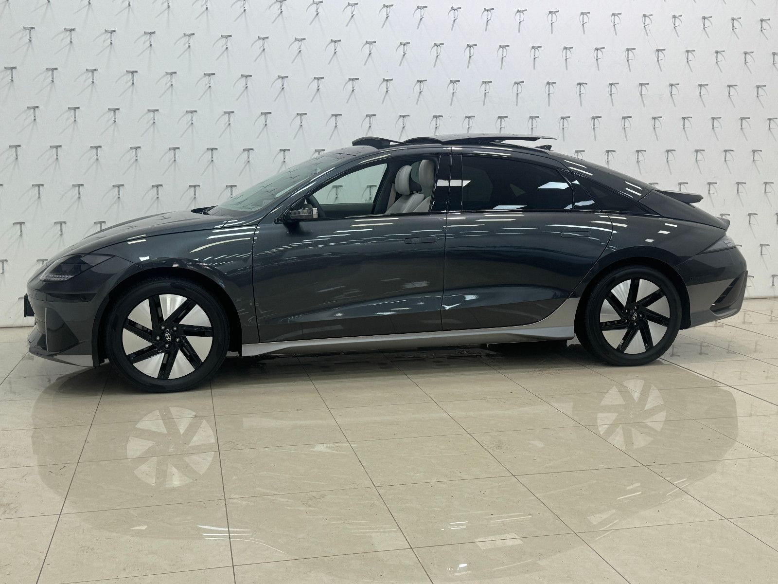 Hyundai IONIQ 6 77,4kWh 325ps 4WD Uniq PANO & DIGI NON