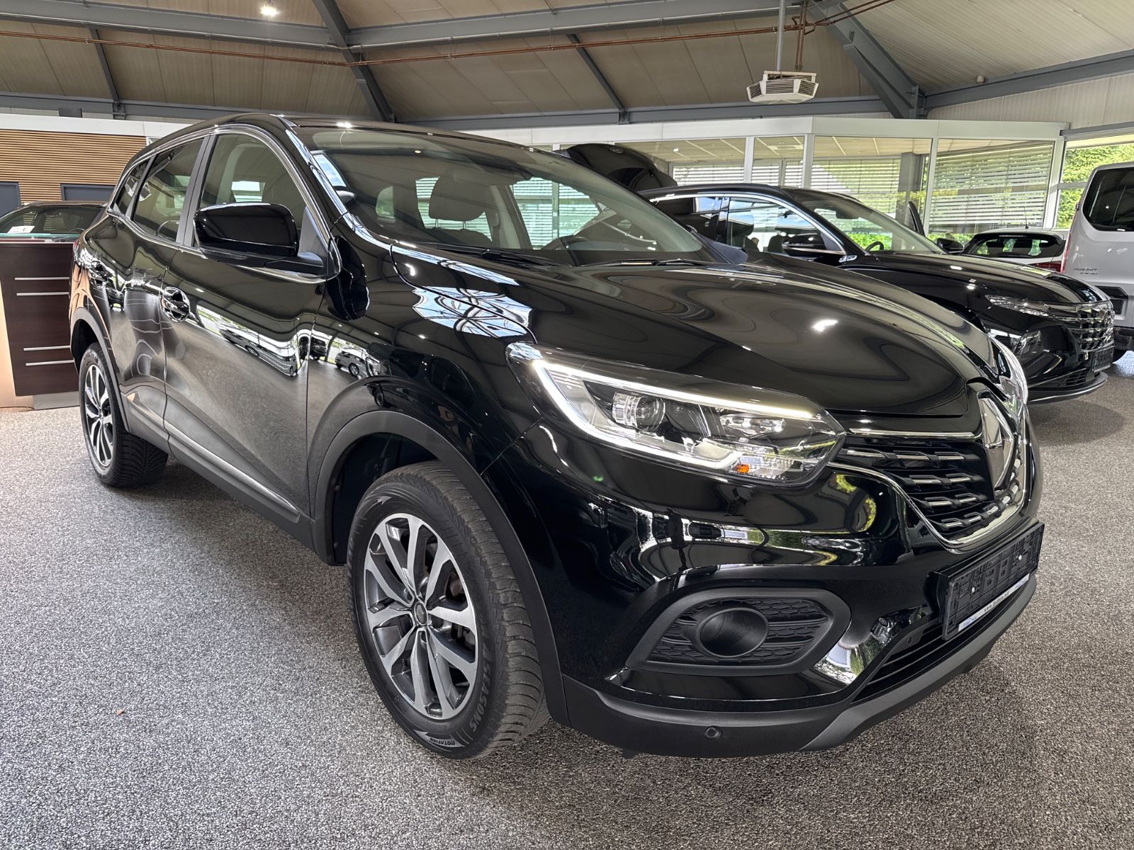 Renault Kadjar TCe 140 Aut.Business Edition - Samsaru's Car Outlet