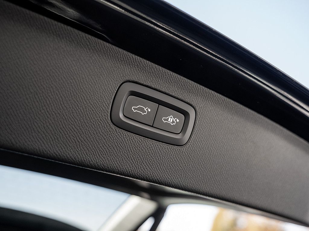 Volvo XC90 B5 AWD Plus Bright Panorama, AHK