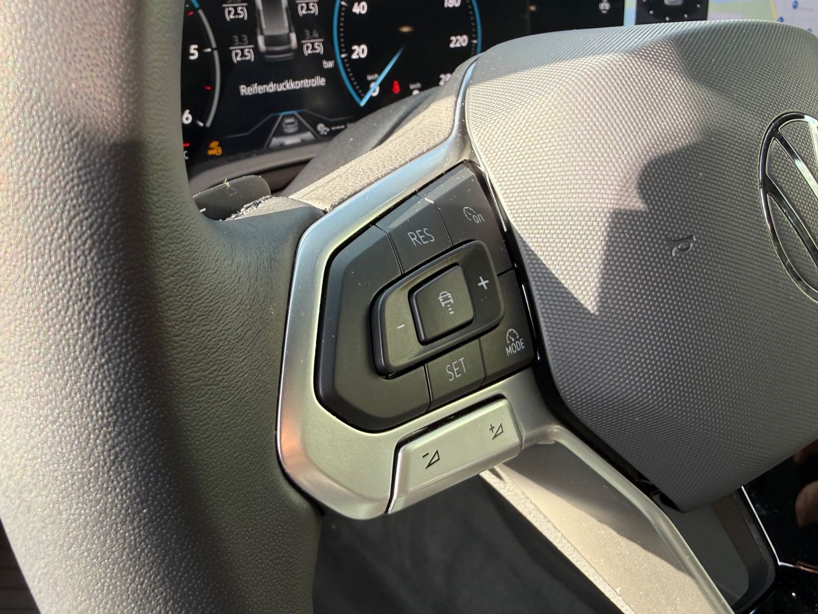 Volkswagen Touareg TDI Luft ACC Stdhzg AHK Pano Allradlenk