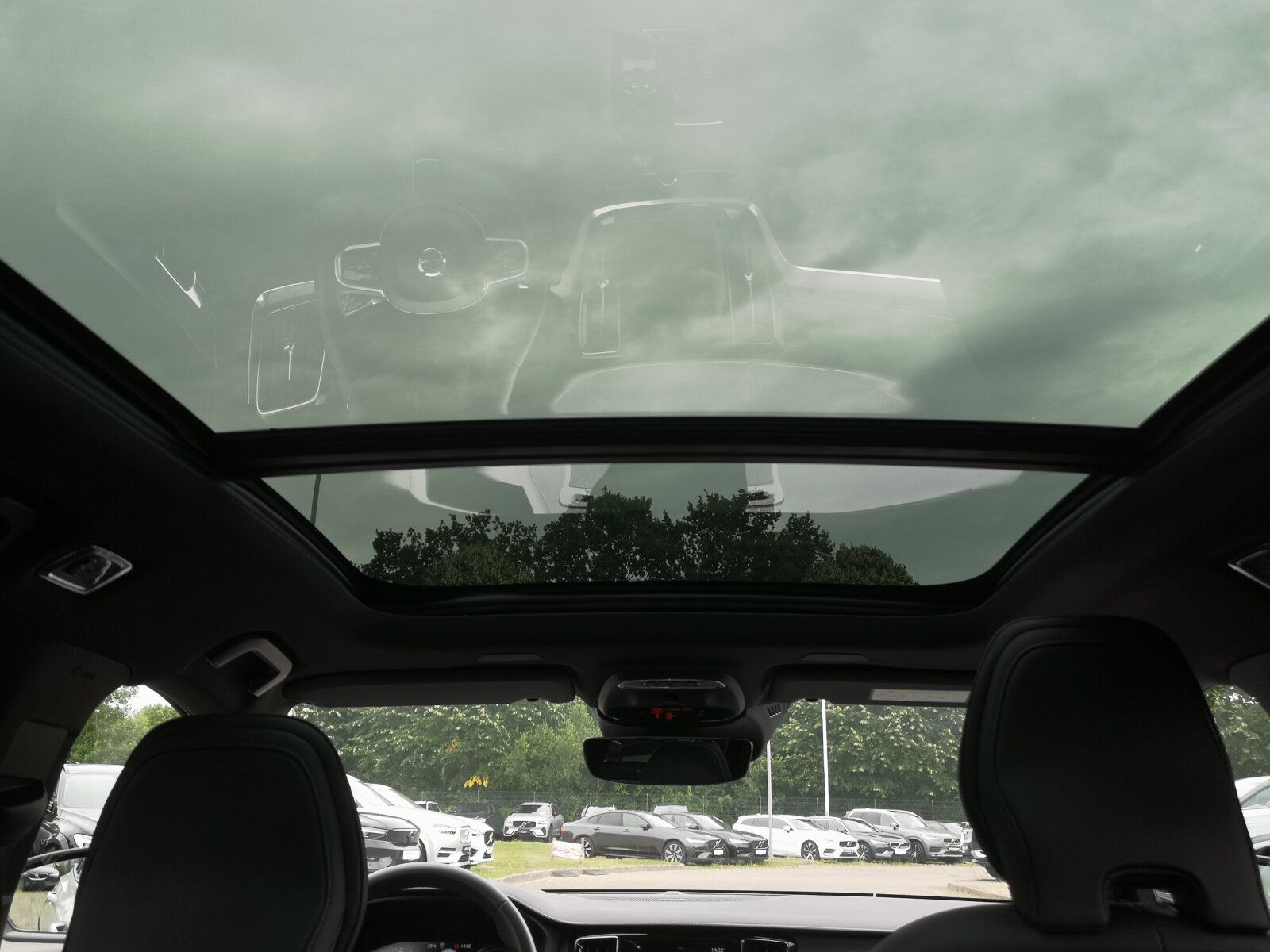 Volvo V60 Recharge T8 Plus Dark Long Range PANO|AHK|