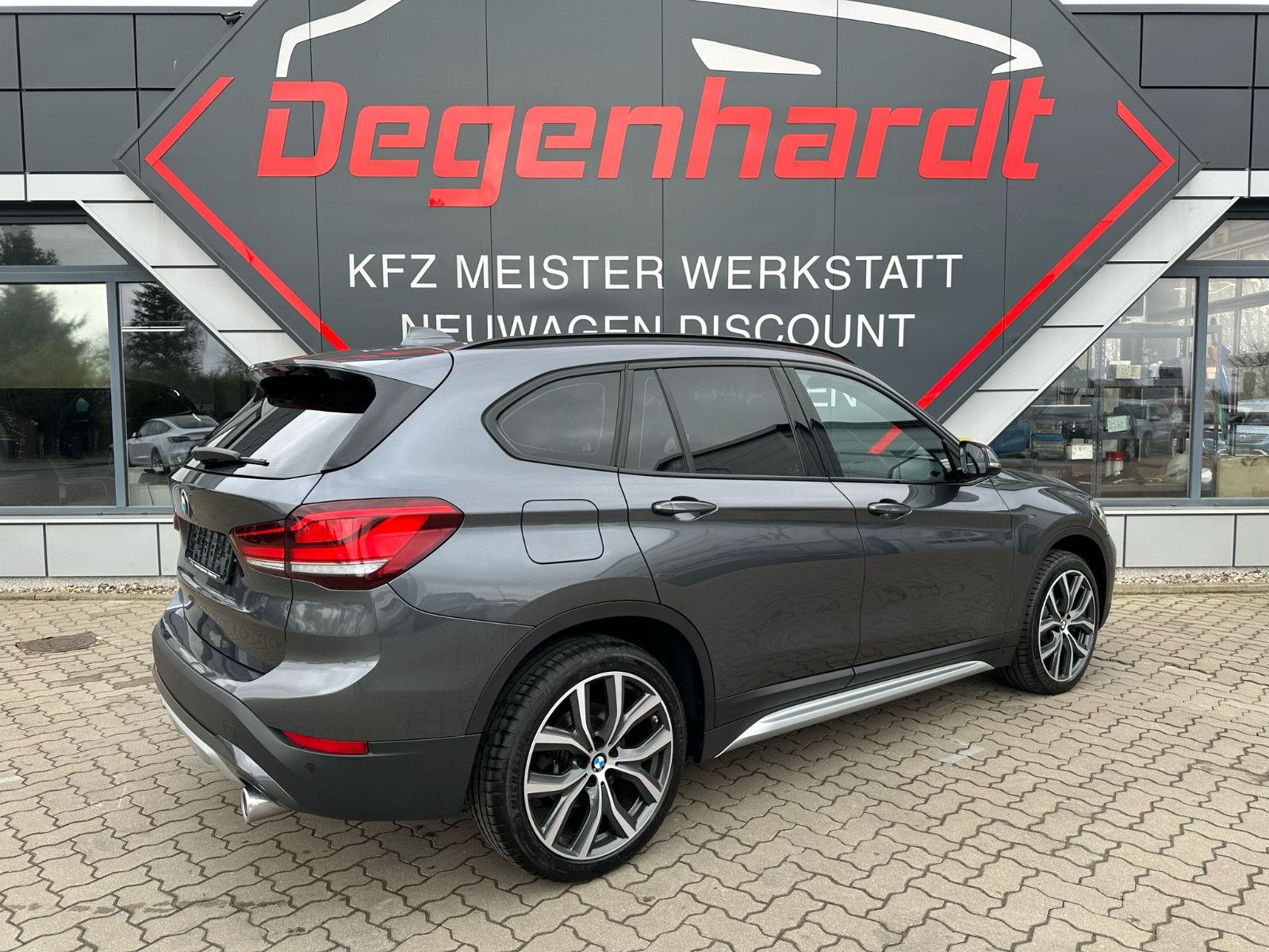 BMW X1 xDrive 25 i xLine - Samsaru's Car Outlet