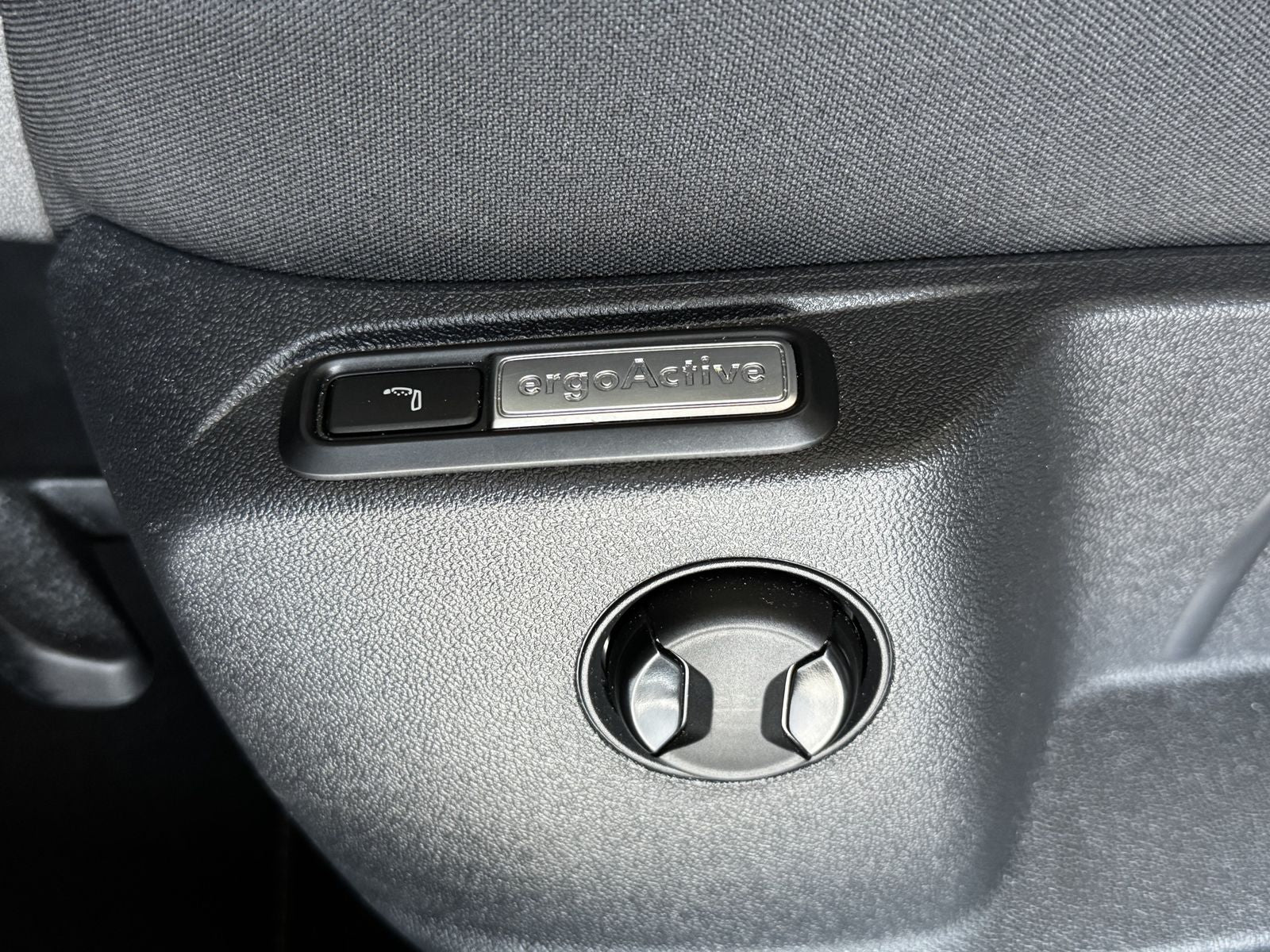 Volkswagen T-Roc 1.0 TSI R-Line - Samsaru's Car Outlet