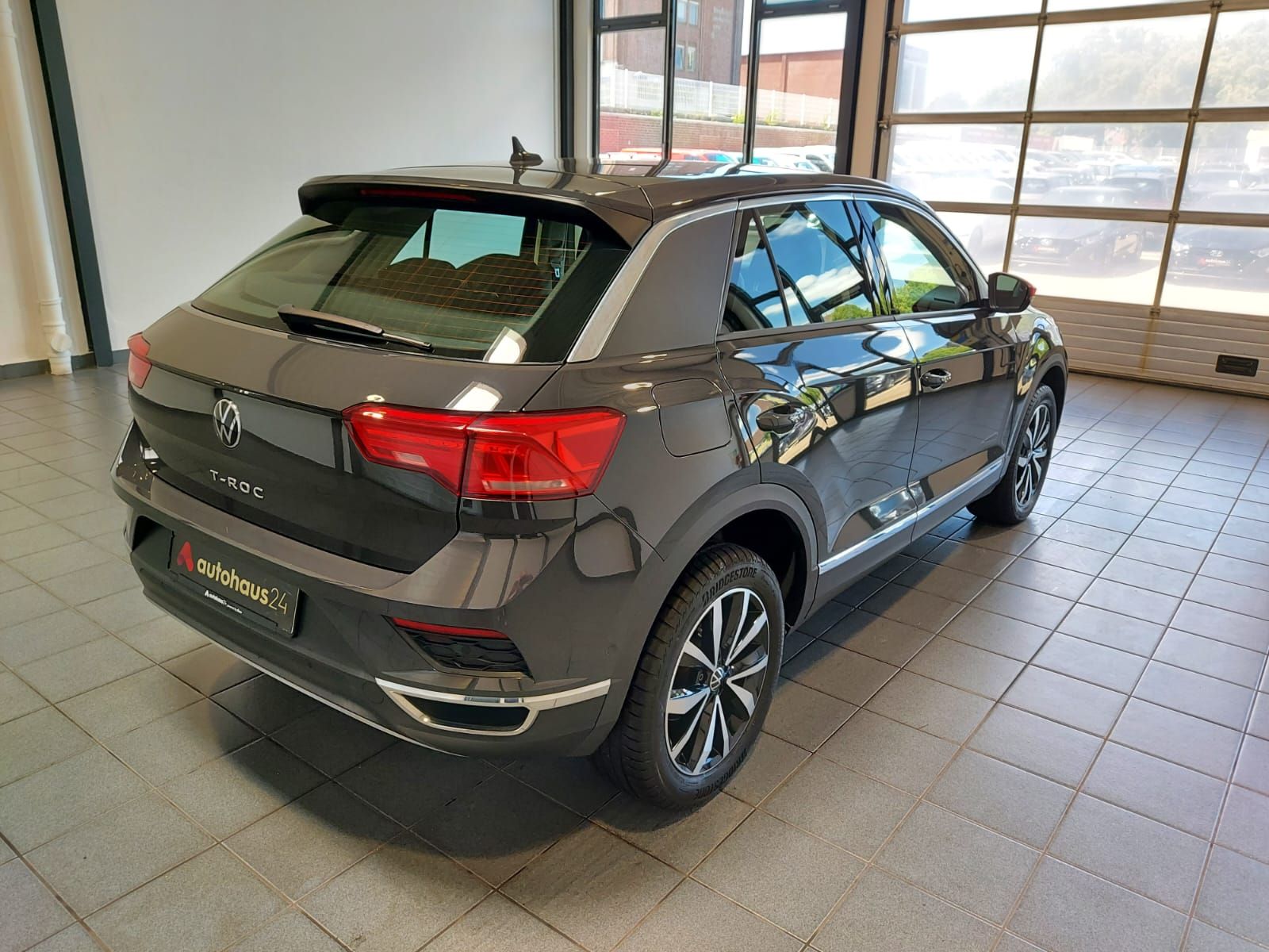 Volkswagen T-Roc 1.0 TSI Style - Samsaru's Car Outlet