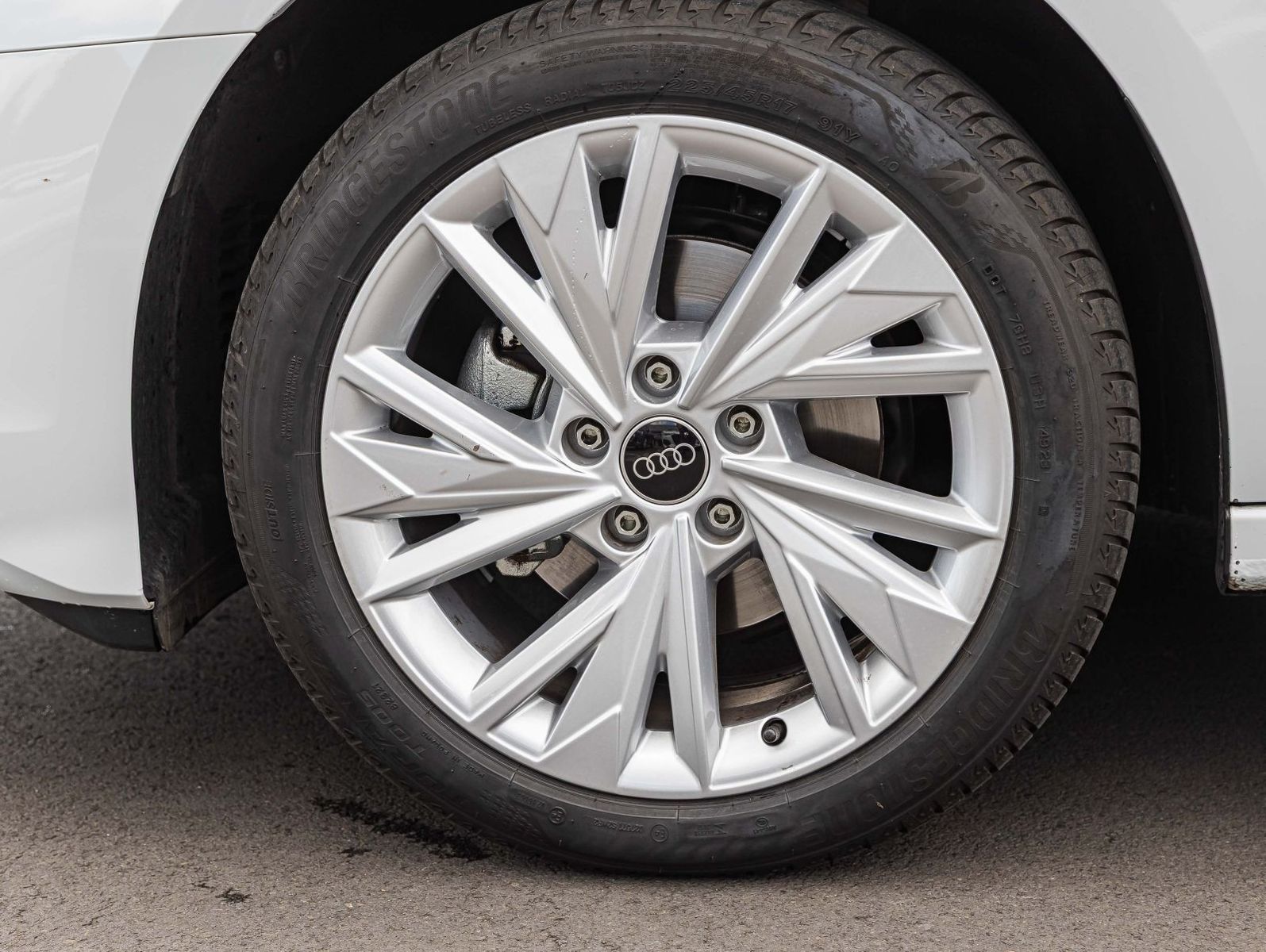 Audi A3 Sportback advanced 30TFSI Stronic LED GRA AHK