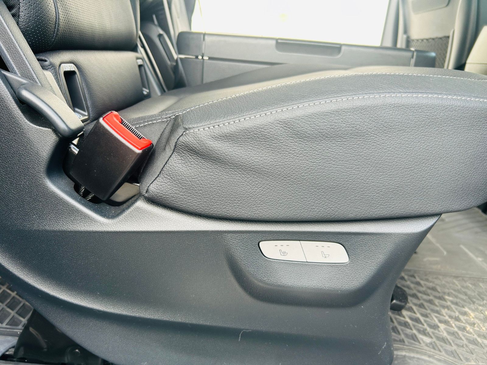 Mercedes-Benz V250 - Samsaru's Car Outlet