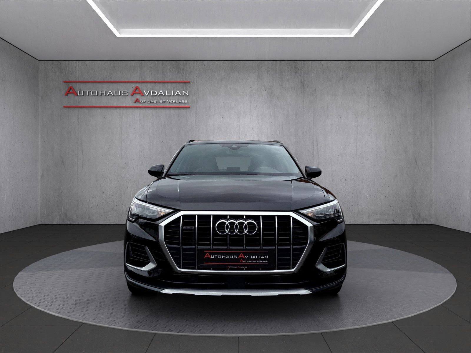 Audi Q3 45 TFSI qu. advanced - Samsaru's Car Outlet