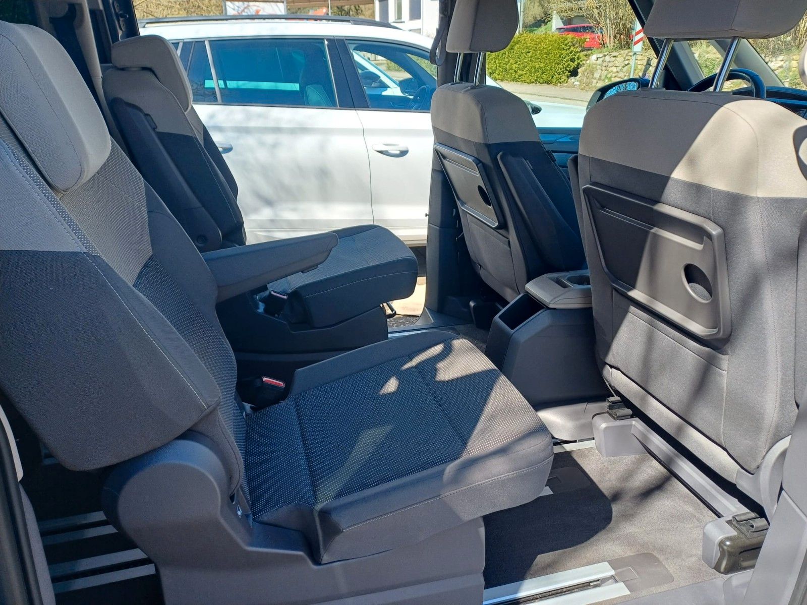 Volkswagen T7 Multivan 2.0 TDI DSG Life - Samsaru's Car Outlet
