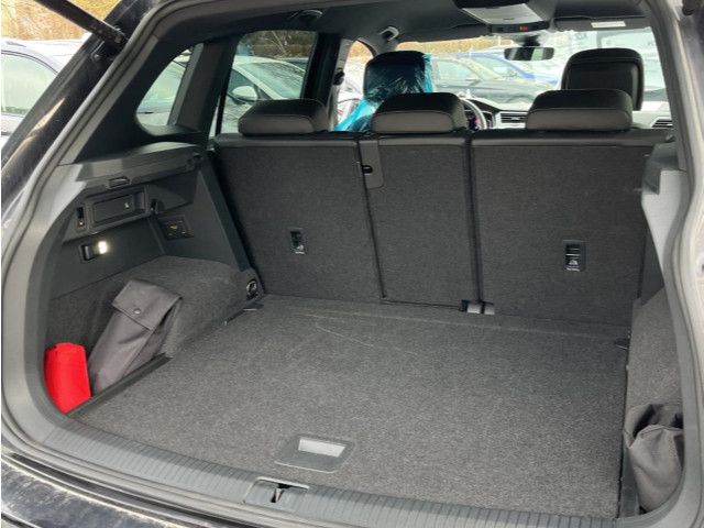 Volkswagen Tiguan 2,0TDI DSG 4M R-Line Kamera AHK LED Navi