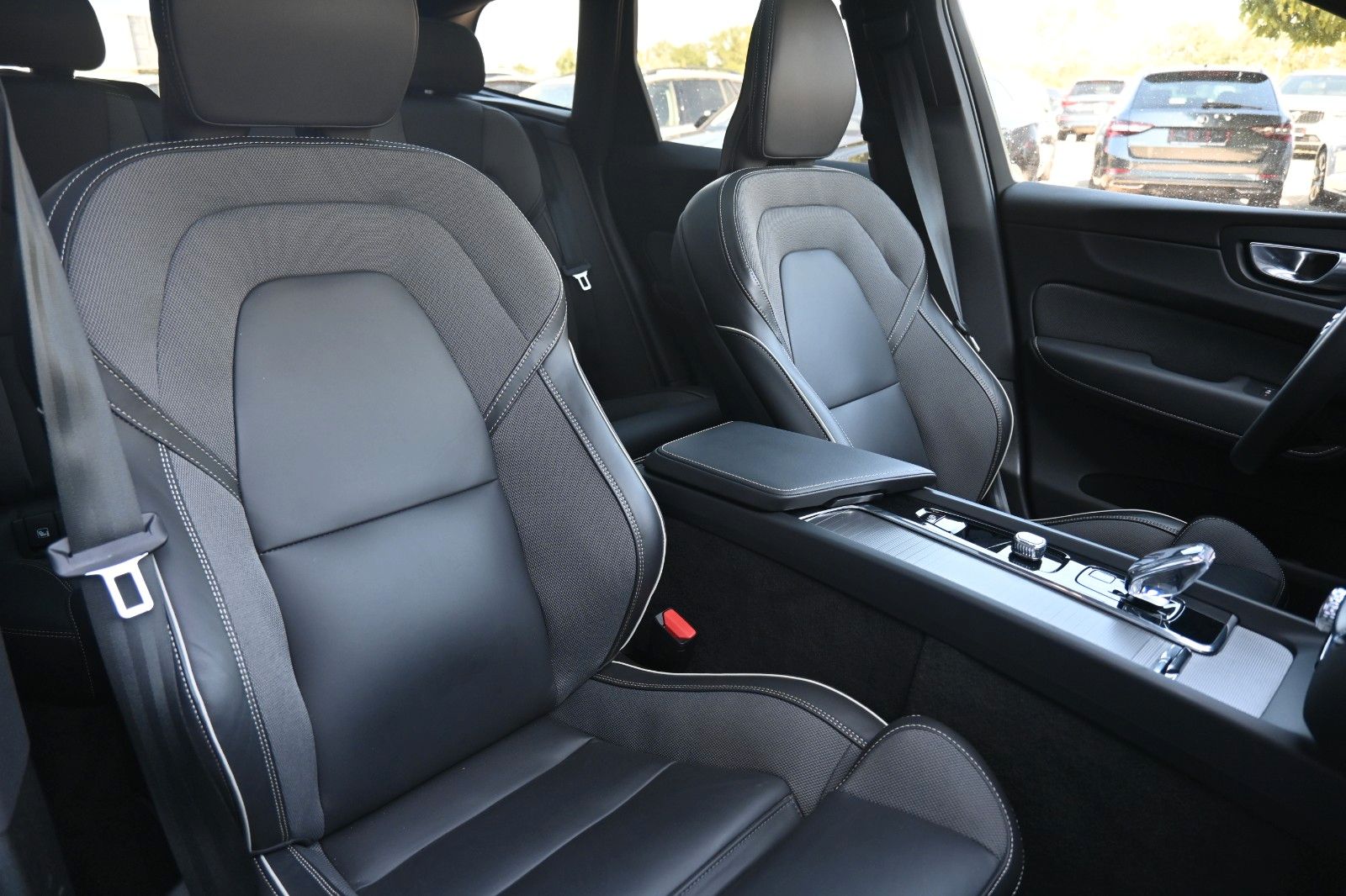Volvo XC60 B4 AWD Ultimate - Samsaru's Car Outlet