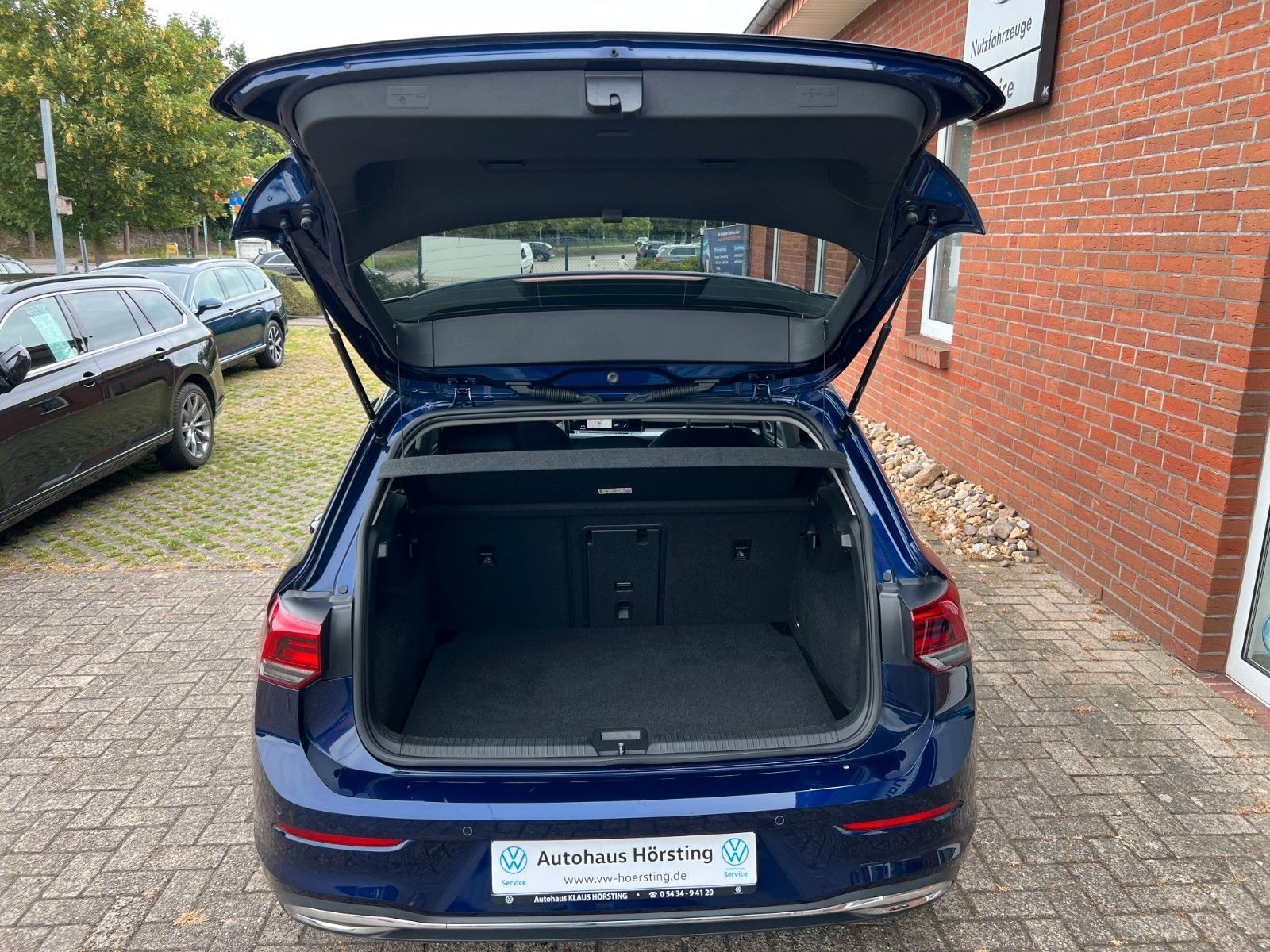Volkswagen Golf VIII 2.0TDi DSG - Samsaru's Car Outlet