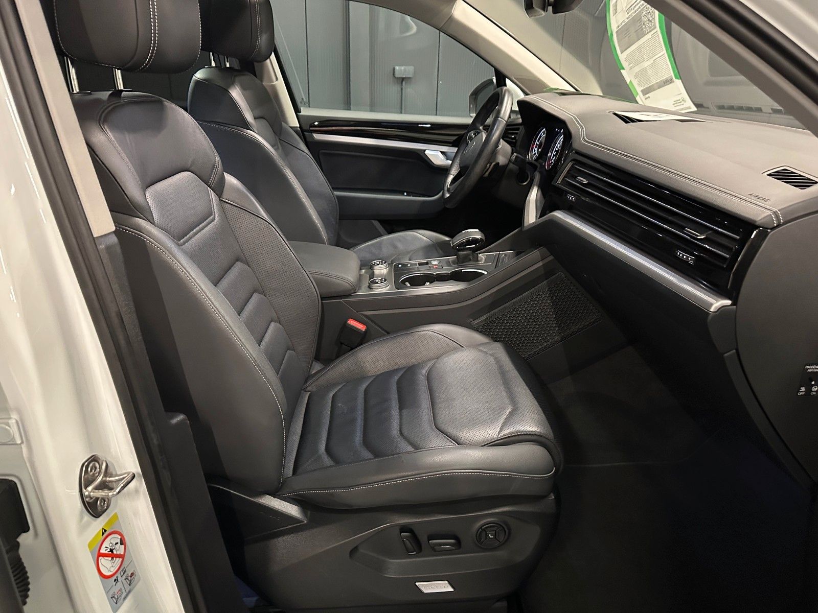 Volkswagen Touareg V6 TDI 4Motion - Samsaru's Car Outlet