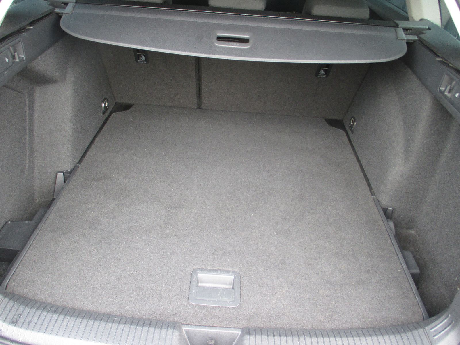 Volkswagen Golf VIII Variant 2.0 l TDI - Samsaru's Car Outlet
