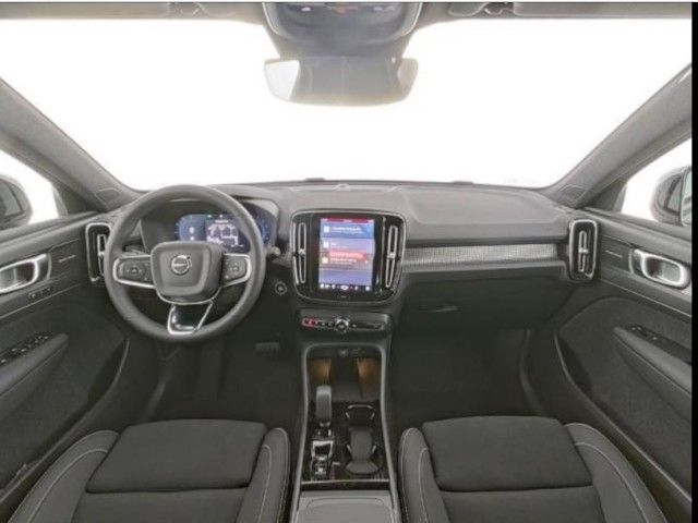 Volvo XC40 B3 Ultra Black Edition/AHK/Pano/360K/20Zoll
