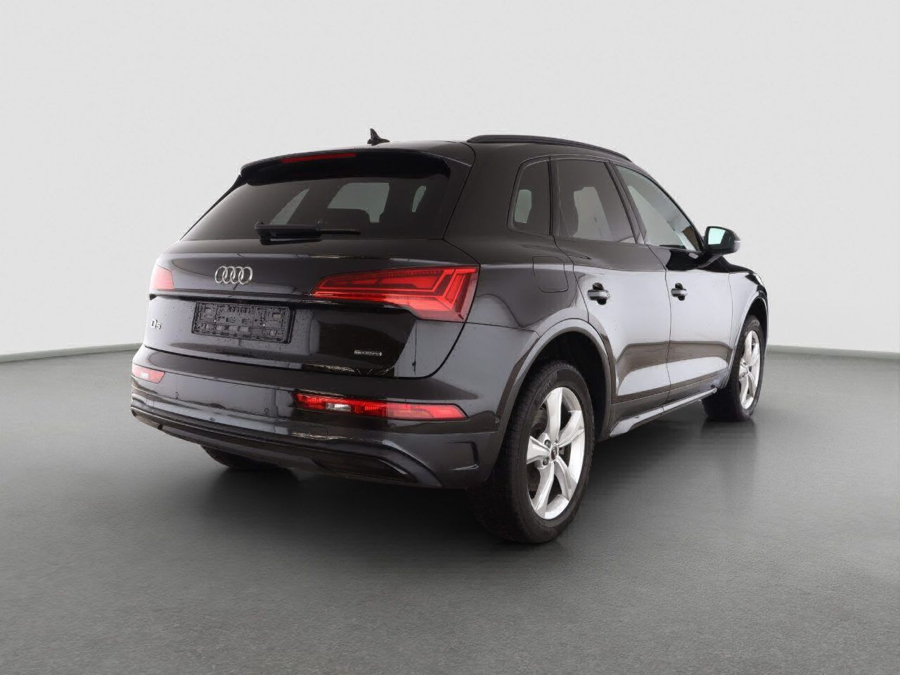 Audi Q5 45 TFSI quattro S tronic Advanced - Samsaru's Car Outlet