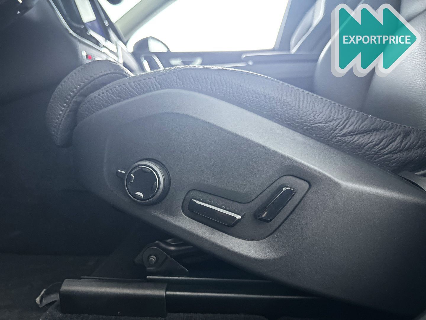 Volvo XC60 T6 Plug-in hybrid AWD Plus Dark | panorama