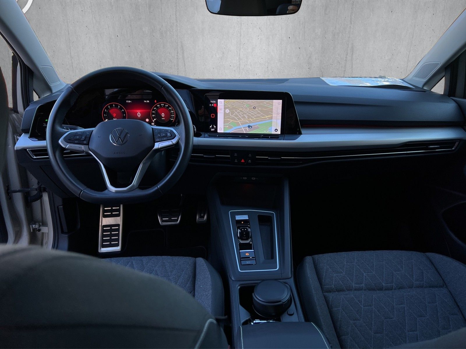 Volkswagen Golf VIII 1.5 eTSI Move DSG - Samsaru's Car Outlet