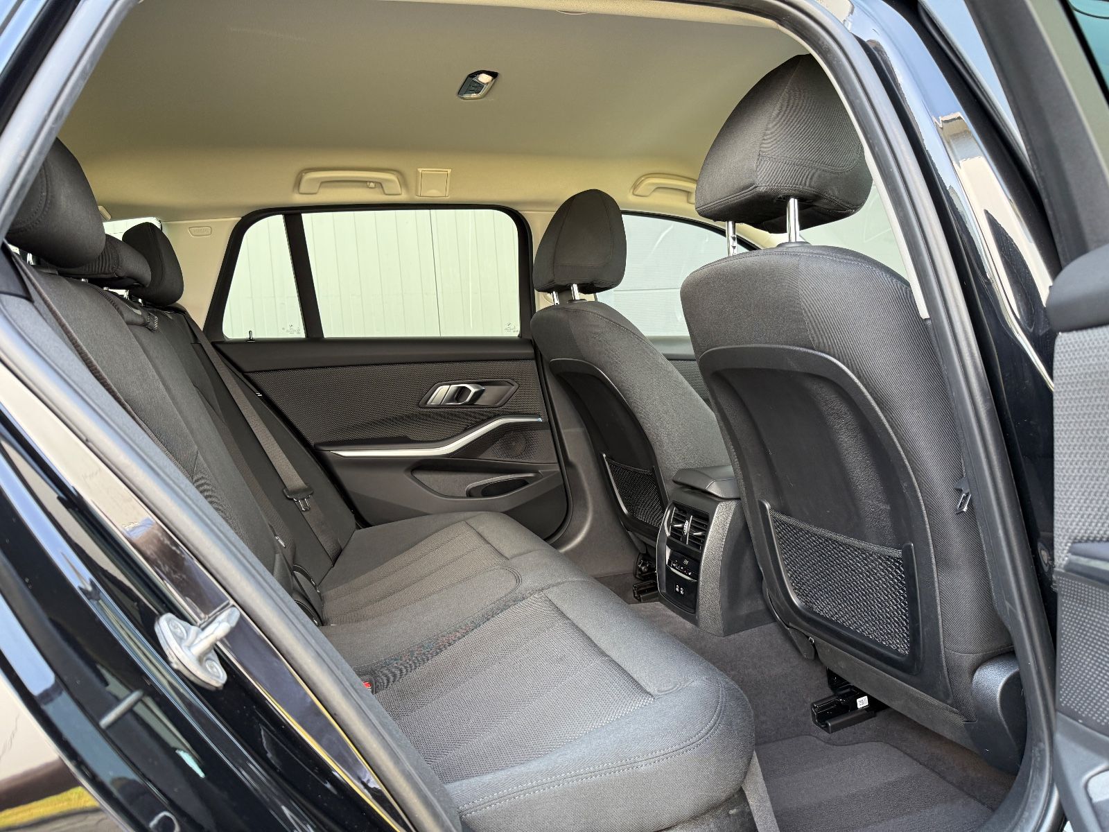 BMW 320 d - Samsaru's Car Outlet