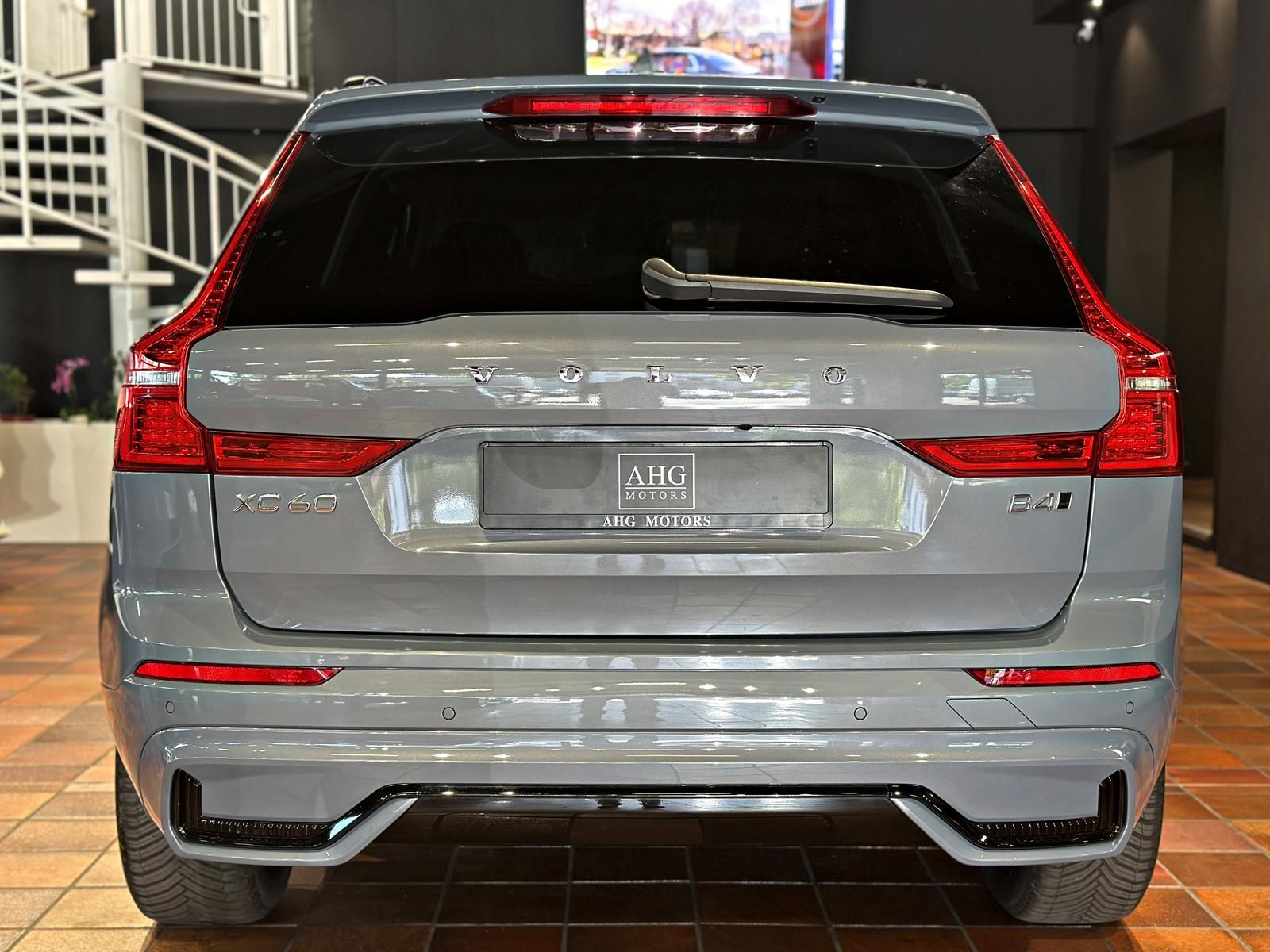 Volvo XC60 B4D AWD PLUS DARK VLED ACC HK 4xSHZ DRIV-AS