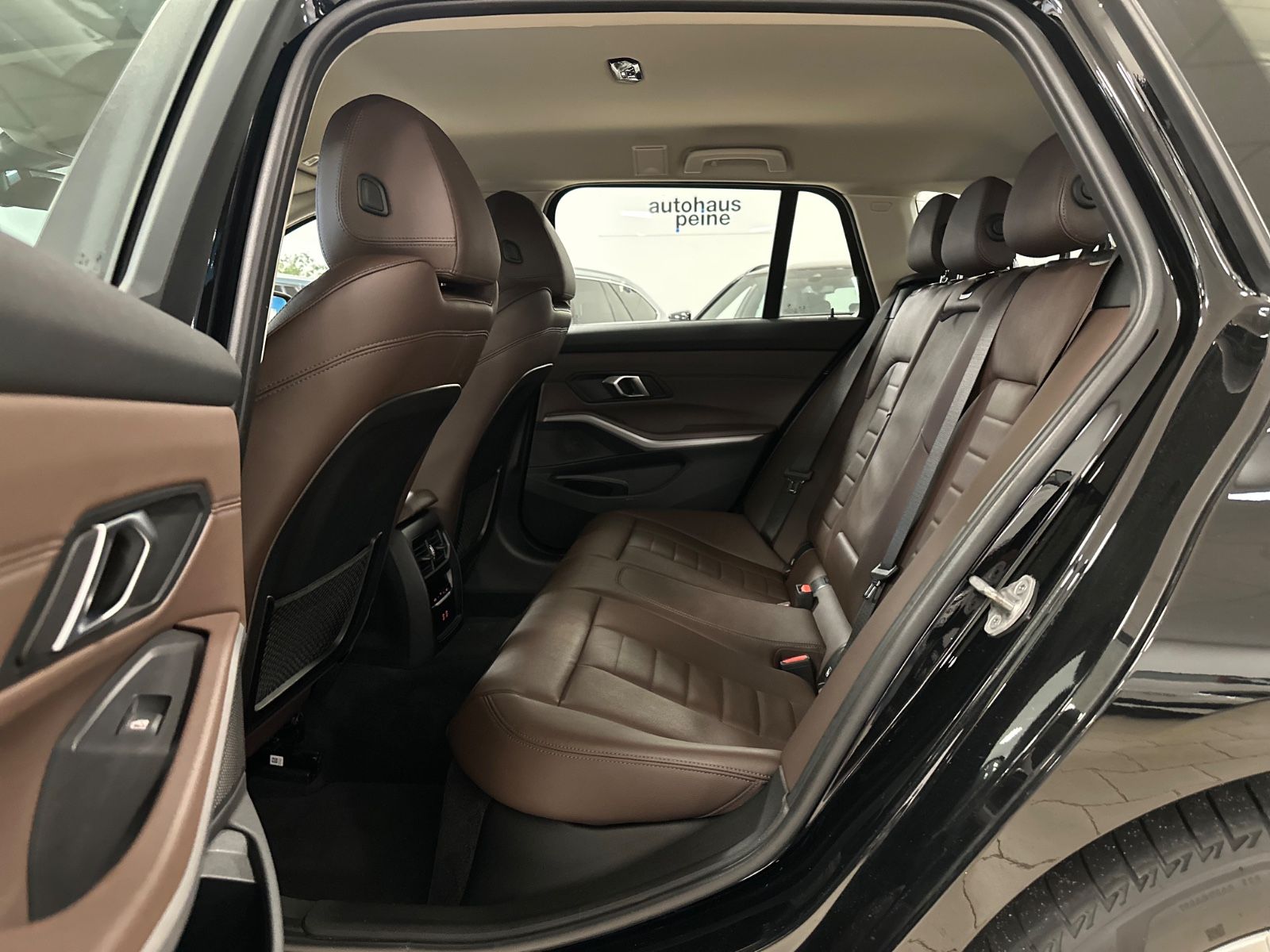 BMW 320d LivCP+ - Samsaru's Car Outlet