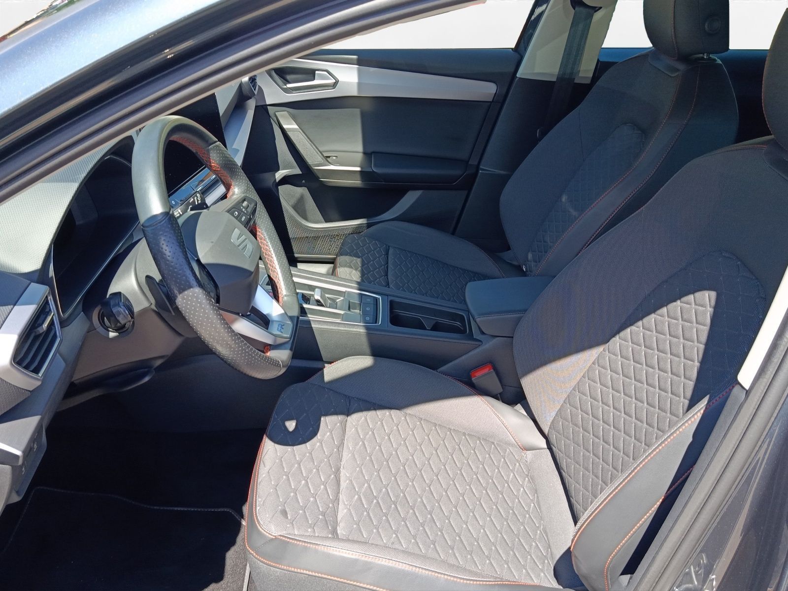 Seat Leon ST 1.5 eTSI FR AHK LED LM 17" Navi RFK ACC