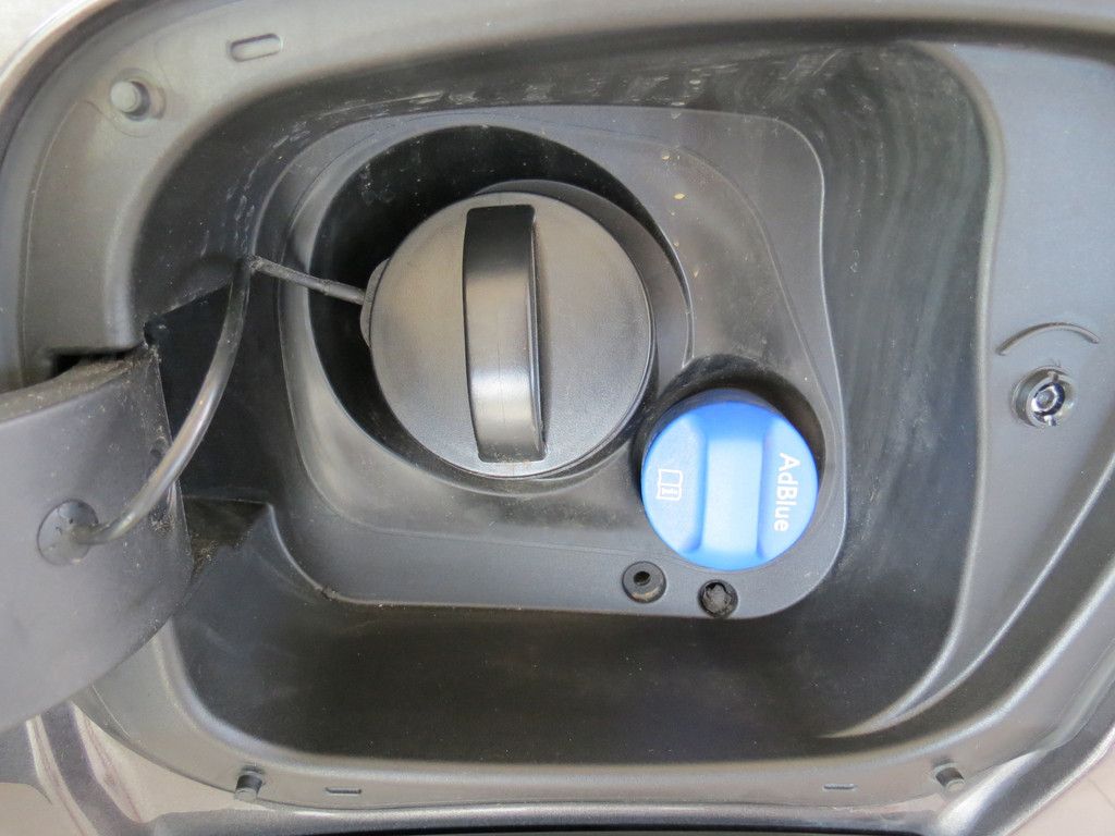 Opel Crossland 1.5 Diesel Elegance - Samsaru's Car Outlet