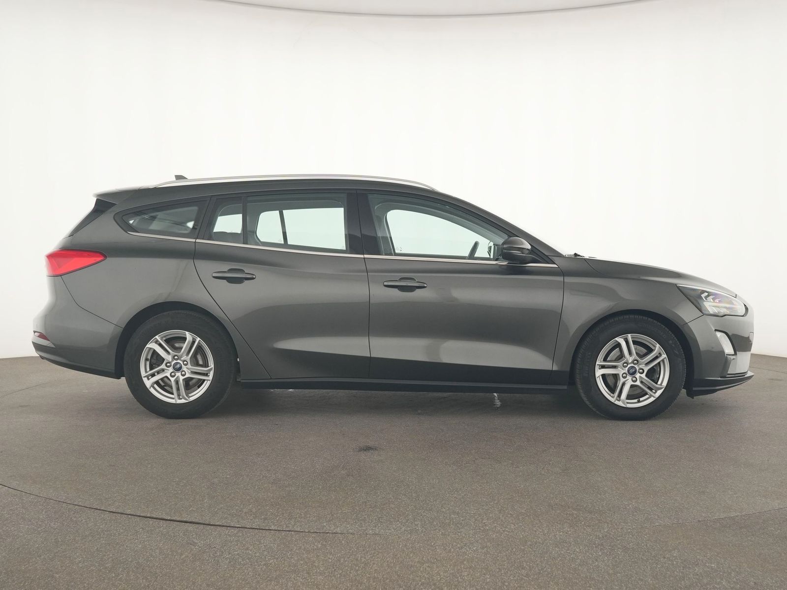 Ford Focus Cool & Connect - Samsaru's Car Outlet