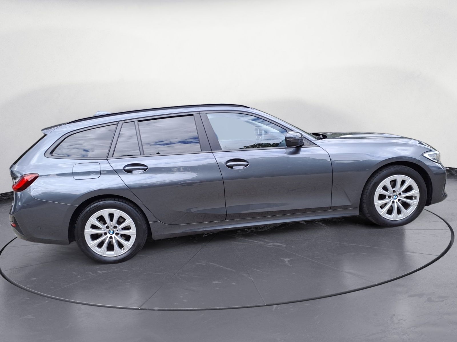BMW 320d Touring Advantage - Samsaru's Car Outlet