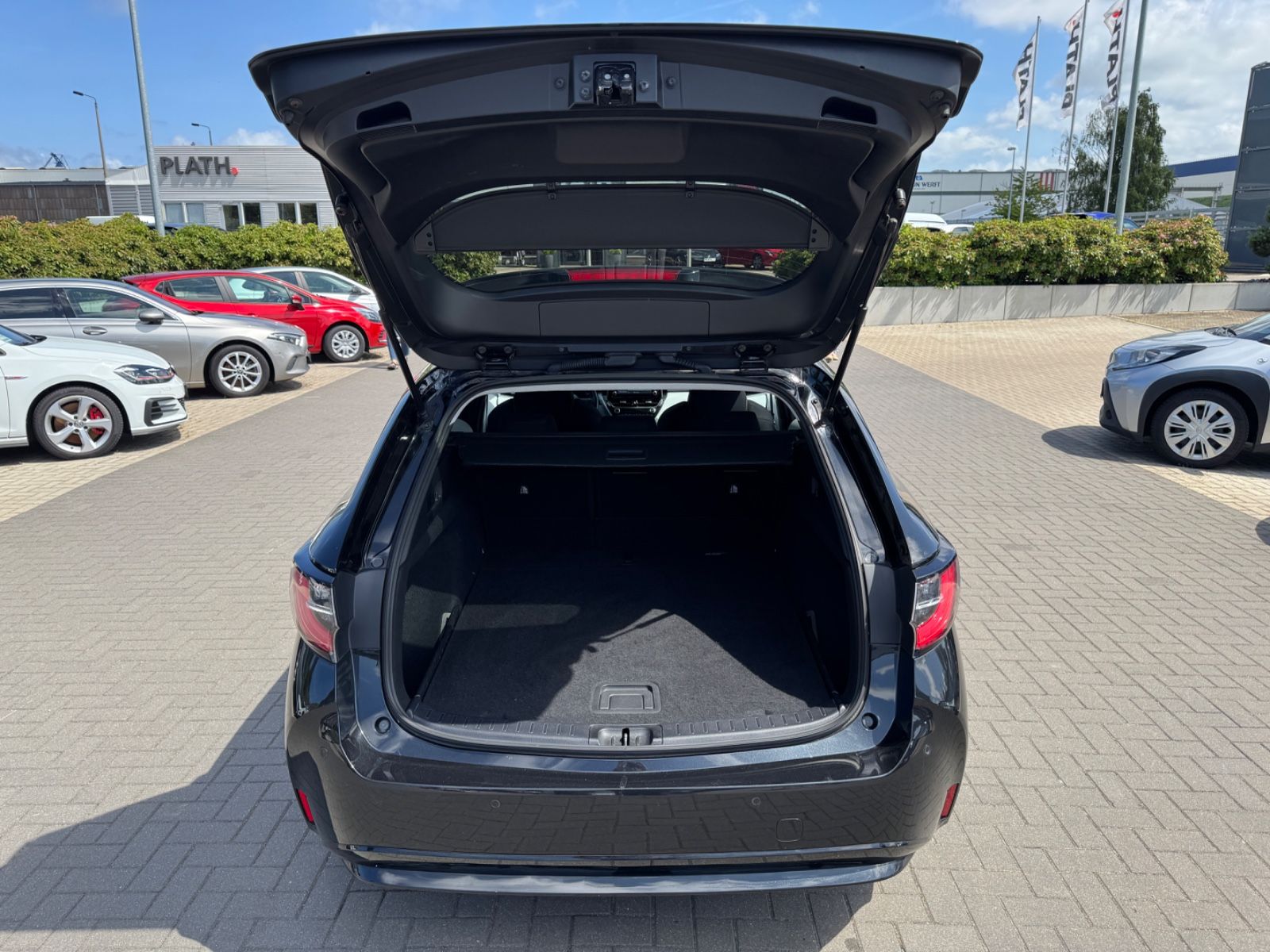 Toyota Corolla Touring Sports Hybrid Team - Samsaru's Car Outlet